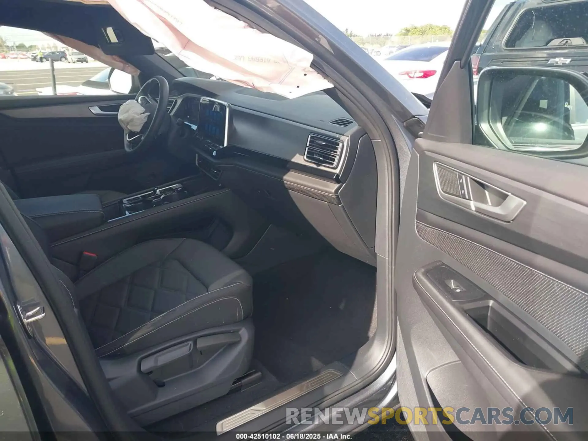5 Photograph of a damaged car 1V2JE2CA8RC255365 VOLKSWAGEN ATLAS CROSS SPORT 2024