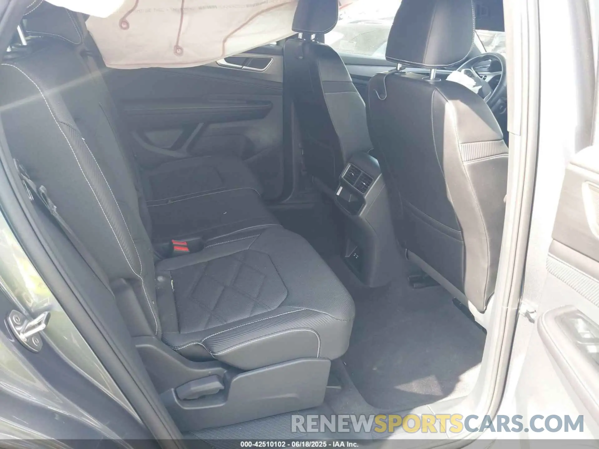 8 Photograph of a damaged car 1V2JE2CA8RC255365 VOLKSWAGEN ATLAS CROSS SPORT 2024