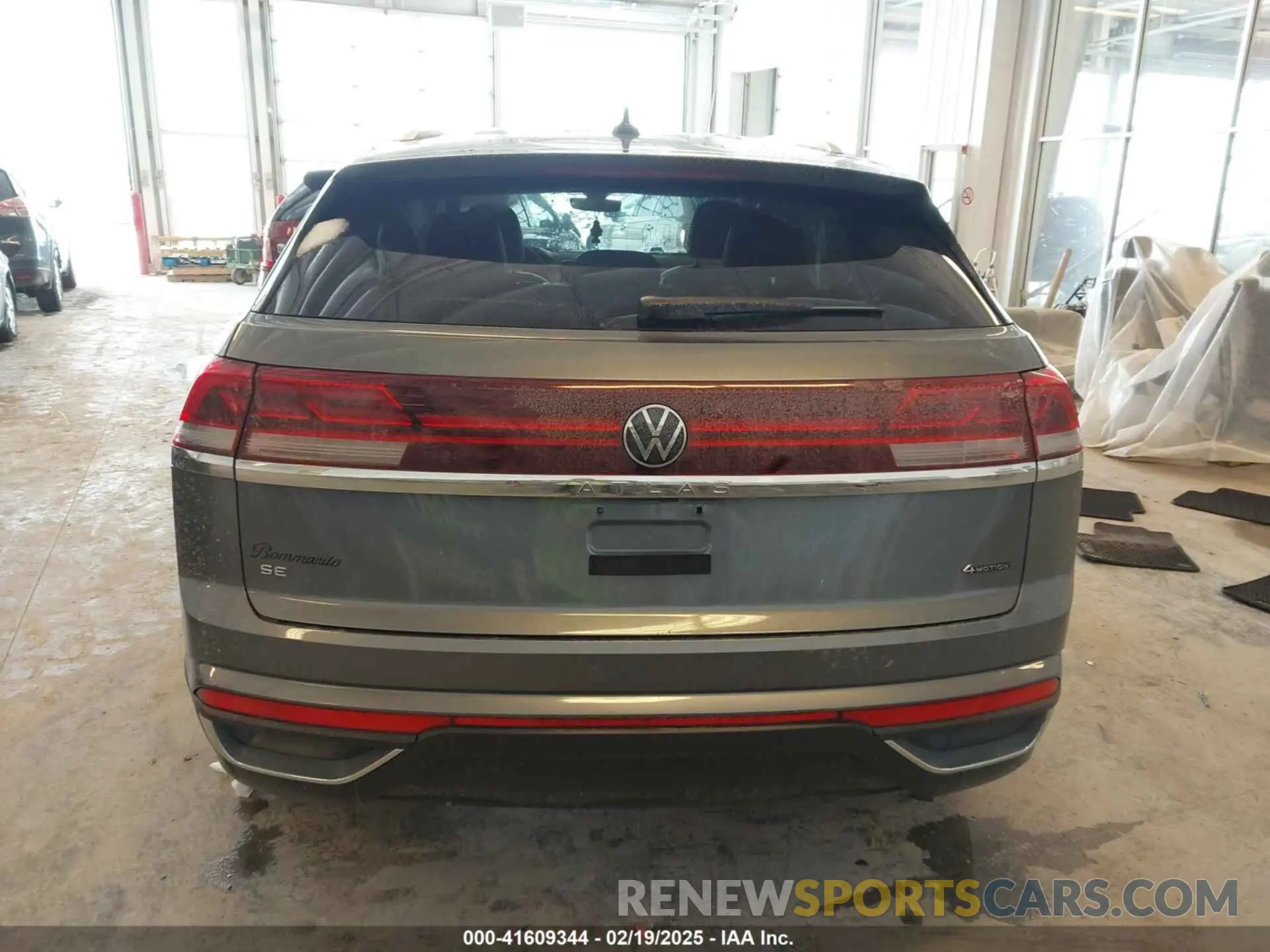 17 Photograph of a damaged car 1V2LE2CA2RC223746 VOLKSWAGEN ATLAS CROSS SPORT 2024