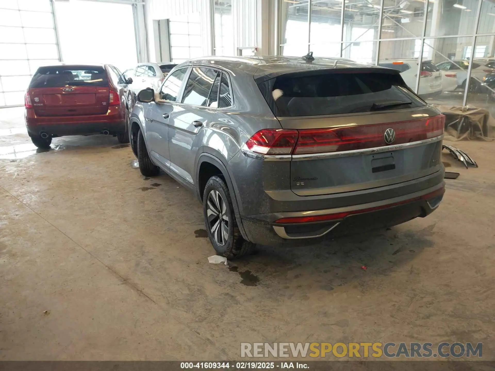 3 Photograph of a damaged car 1V2LE2CA2RC223746 VOLKSWAGEN ATLAS CROSS SPORT 2024