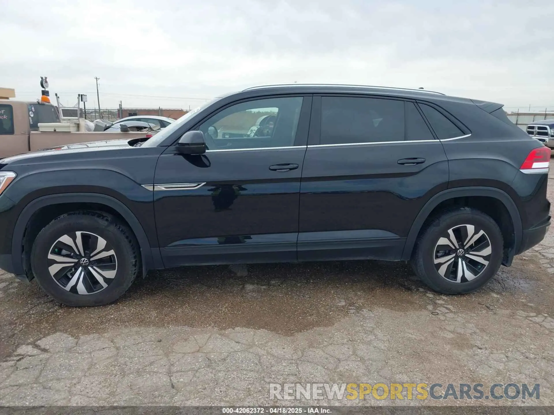 14 Photograph of a damaged car 1V2LE2CA4RC229547 VOLKSWAGEN ATLAS CROSS SPORT 2024