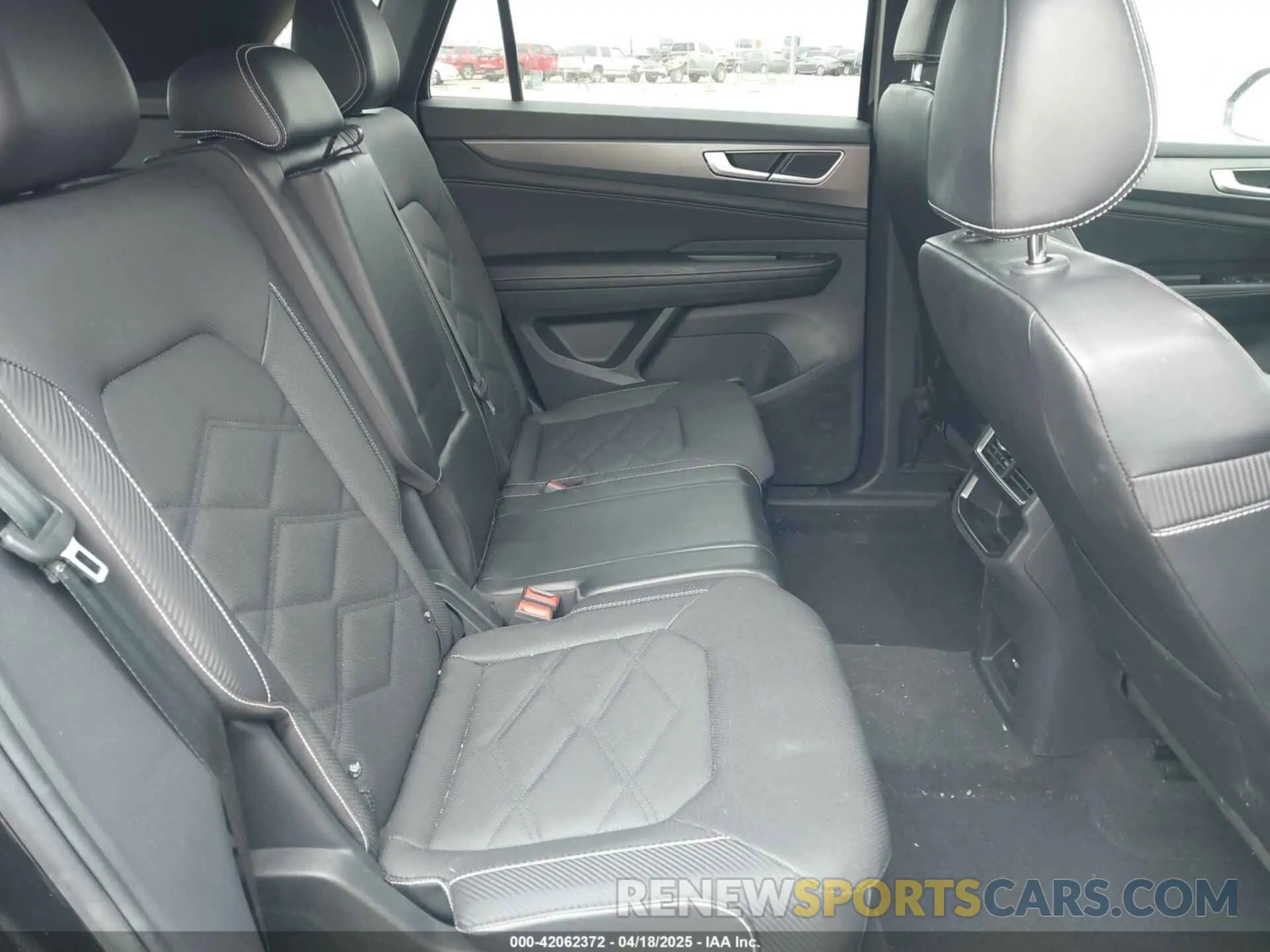 8 Photograph of a damaged car 1V2LE2CA4RC229547 VOLKSWAGEN ATLAS CROSS SPORT 2024