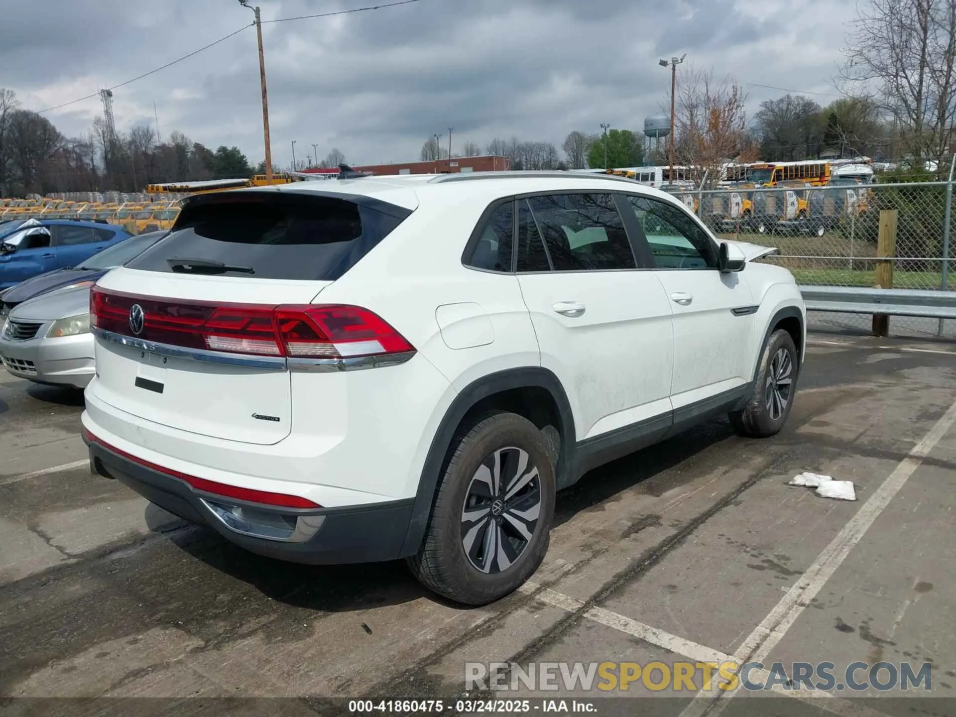4 Photograph of a damaged car 1V2LE2CA5RC243036 VOLKSWAGEN ATLAS CROSS SPORT 2024