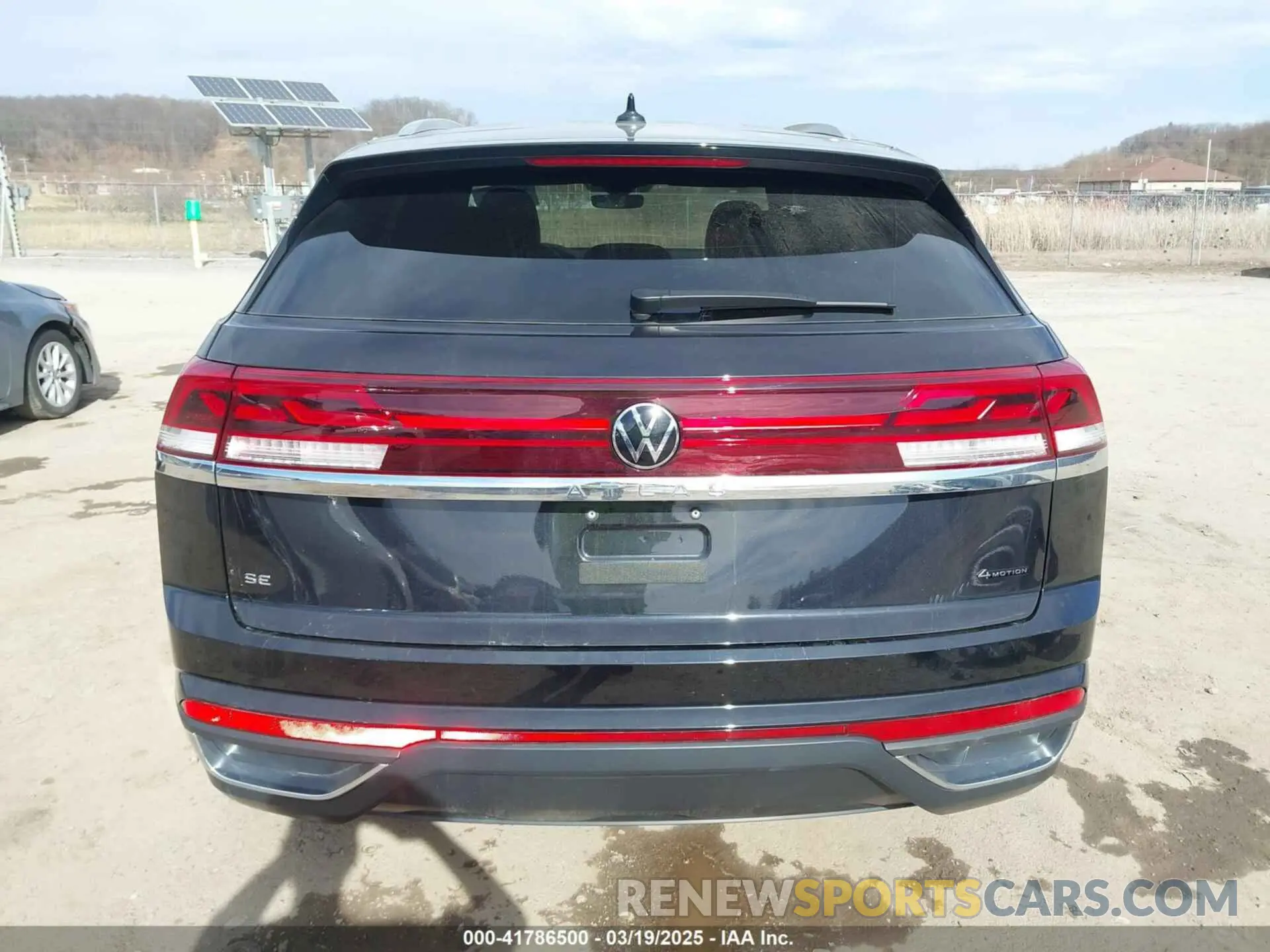 17 Photograph of a damaged car 1V2LE2CA7RC230983 VOLKSWAGEN ATLAS CROSS SPORT 2024