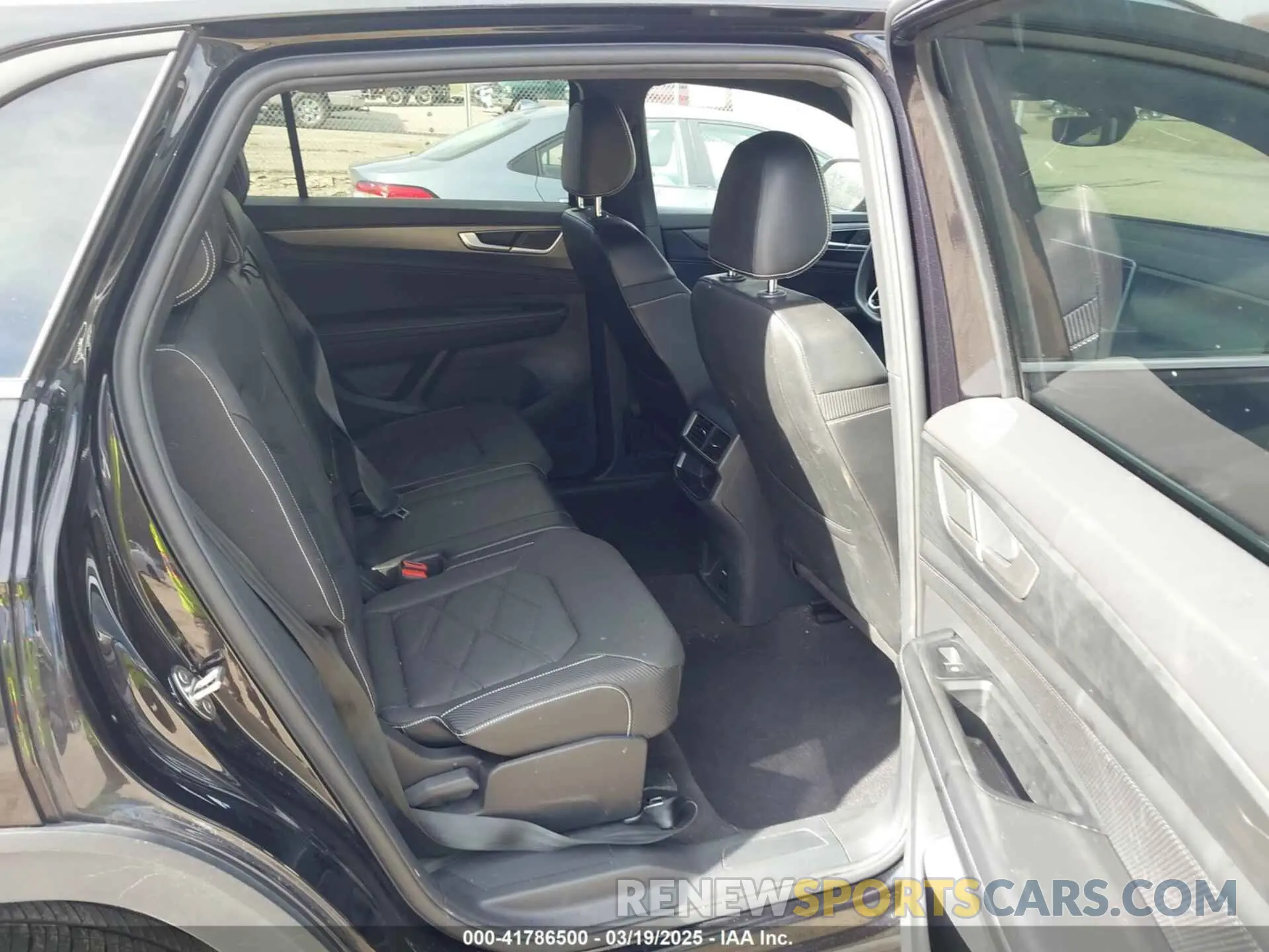 8 Photograph of a damaged car 1V2LE2CA7RC230983 VOLKSWAGEN ATLAS CROSS SPORT 2024