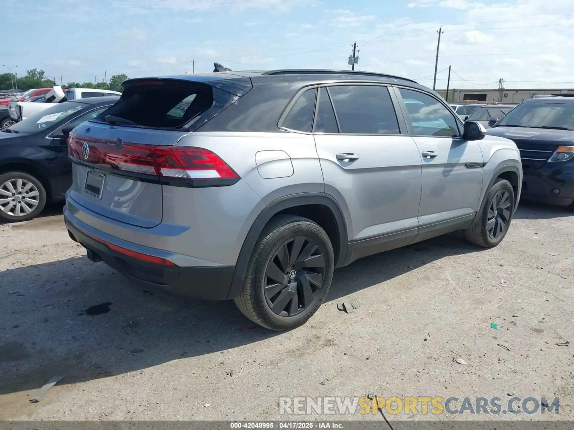 4 Photograph of a damaged car 1V2WE2CA0RC201550 VOLKSWAGEN ATLAS CROSS SPORT 2024