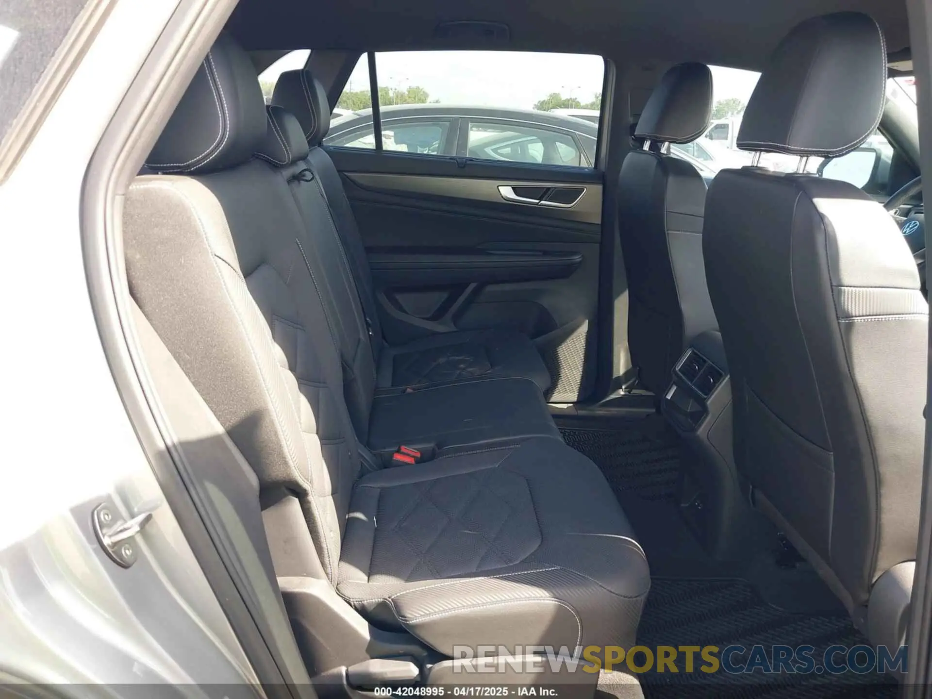 8 Photograph of a damaged car 1V2WE2CA0RC201550 VOLKSWAGEN ATLAS CROSS SPORT 2024