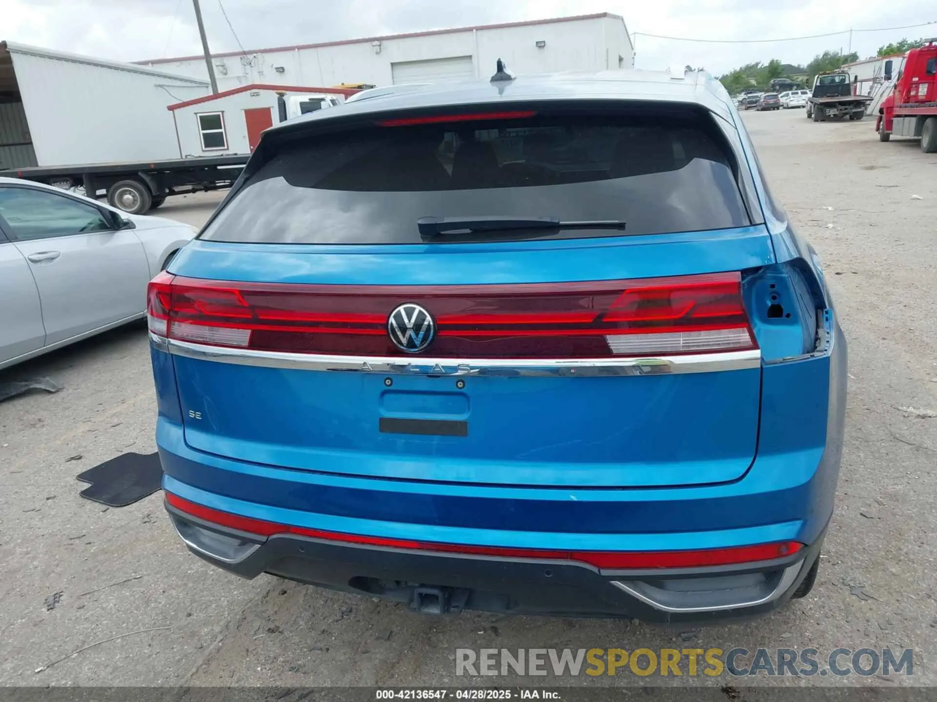 17 Photograph of a damaged car 1V2WE2CA2RC208807 VOLKSWAGEN ATLAS CROSS SPORT 2024