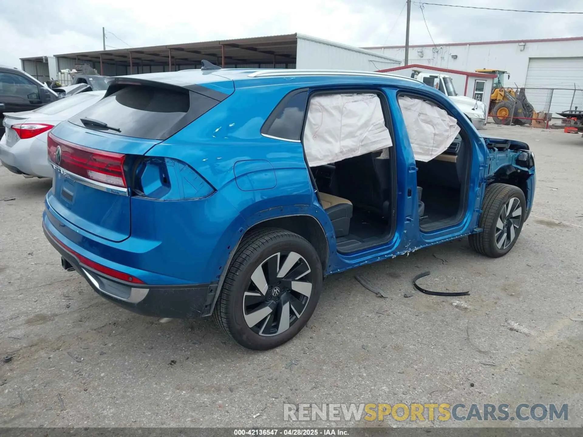 4 Photograph of a damaged car 1V2WE2CA2RC208807 VOLKSWAGEN ATLAS CROSS SPORT 2024