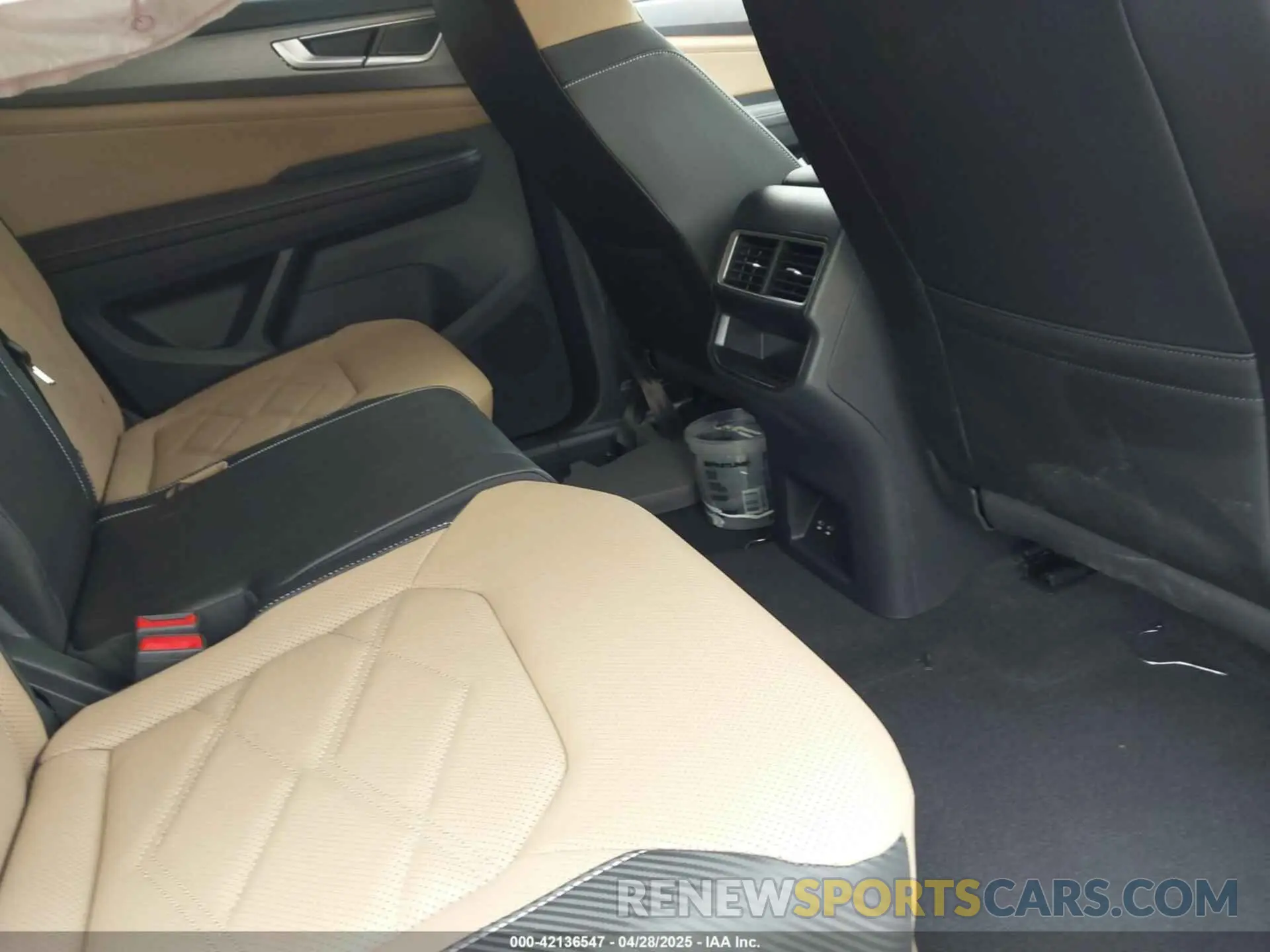 8 Photograph of a damaged car 1V2WE2CA2RC208807 VOLKSWAGEN ATLAS CROSS SPORT 2024