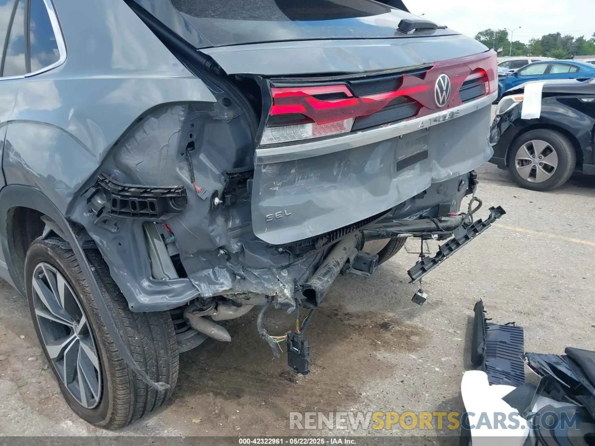 18 Photograph of a damaged car 1V2FE2CA1SC205287 VOLKSWAGEN ATLAS CROSS SPORT 2025