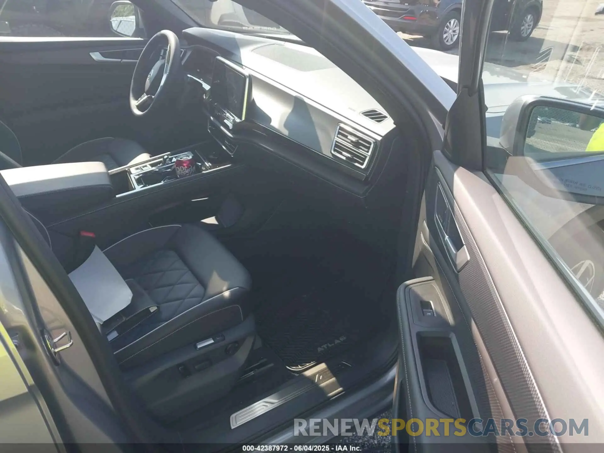 5 Photograph of a damaged car 1V2FE2CA3SC216551 VOLKSWAGEN ATLAS CROSS SPORT 2025
