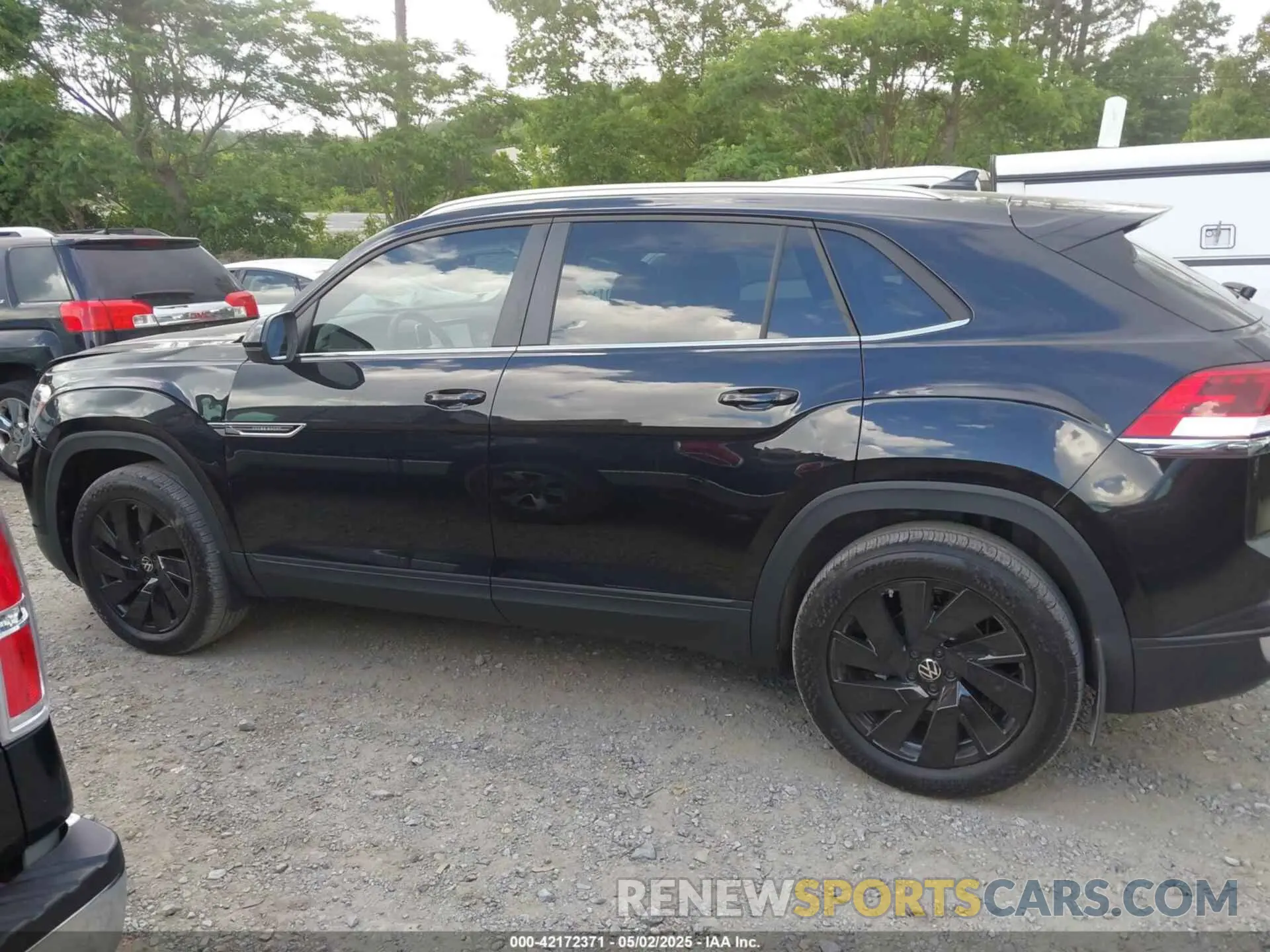 14 Photograph of a damaged car 1V2JE2CA4SC210090 VOLKSWAGEN ATLAS CROSS SPORT 2025