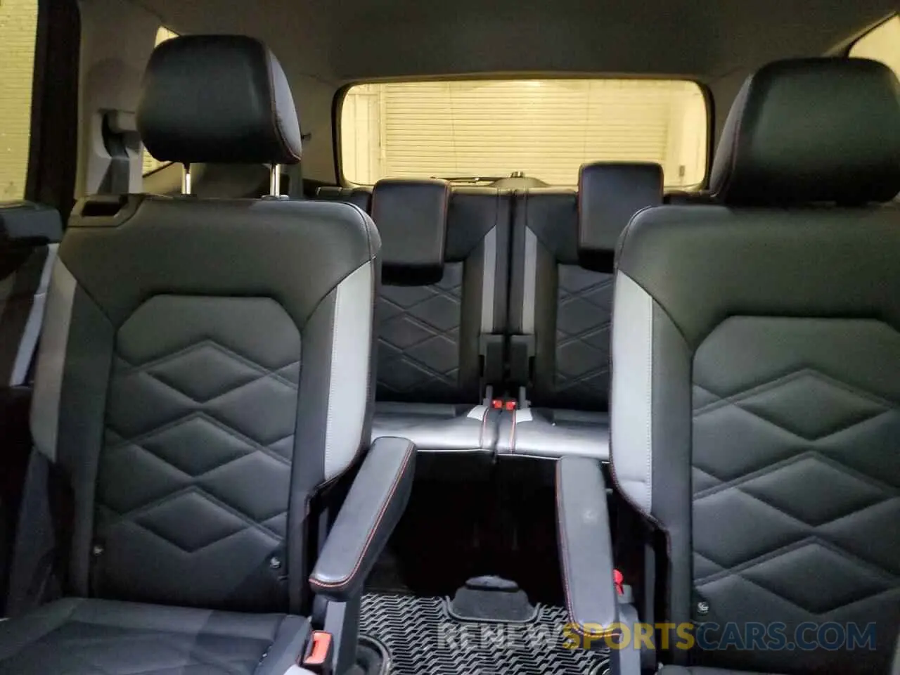 10 Photograph of a damaged car 1V2CR2CA2RC595138 VOLKSWAGEN ATLAS PEAK 2024