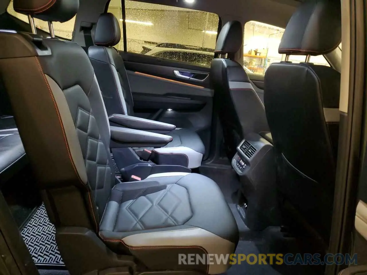 11 Photograph of a damaged car 1V2CR2CA2RC595138 VOLKSWAGEN ATLAS PEAK 2024