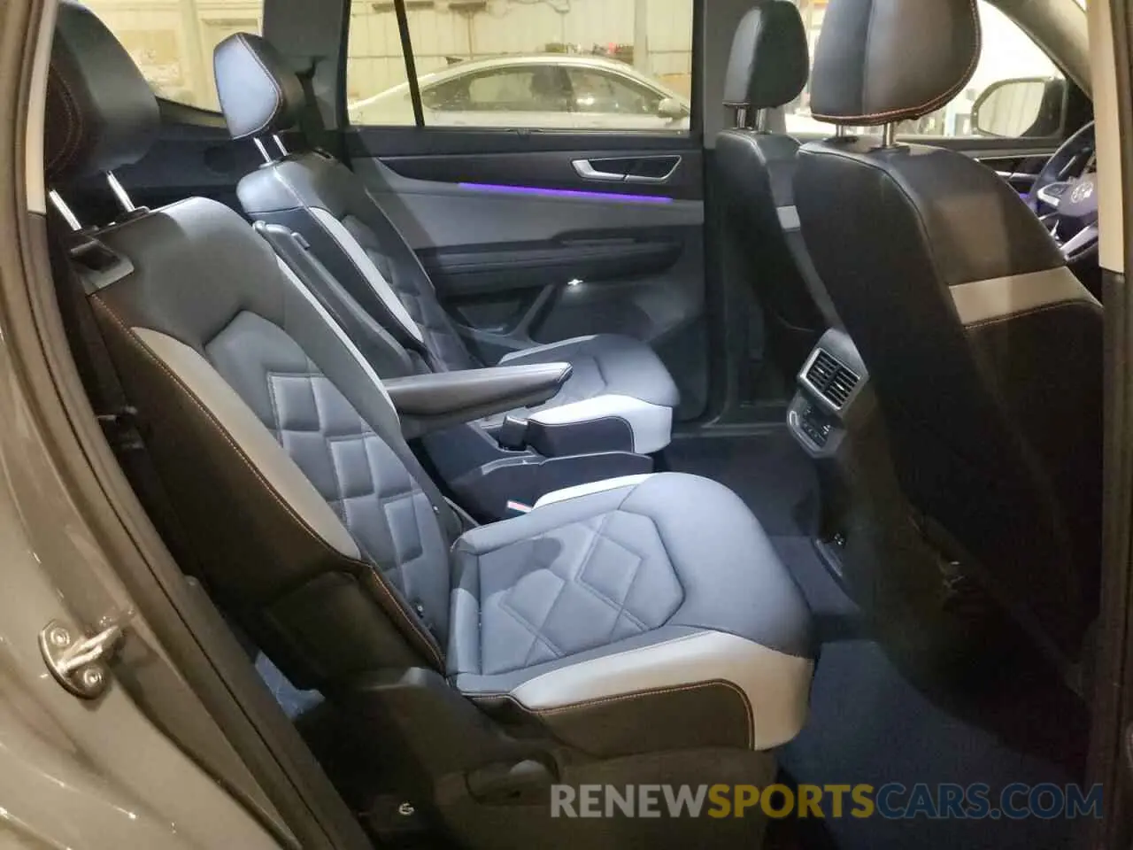 11 Photograph of a damaged car 1V2CR2CA4RC581662 VOLKSWAGEN ATLAS PEAK 2024