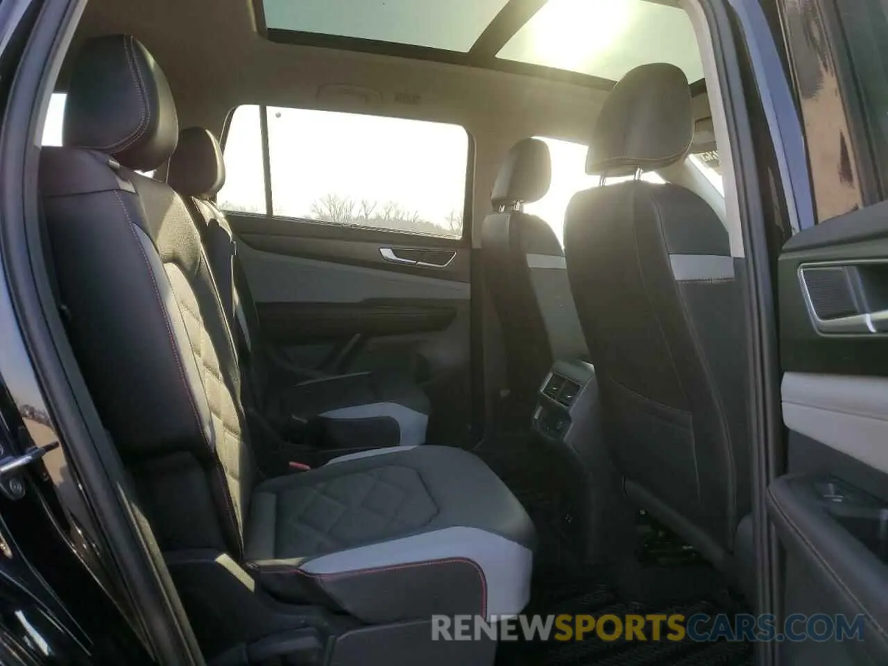 11 Photograph of a damaged car 1V2CR2CA8RC582314 VOLKSWAGEN ATLAS PEAK 2024