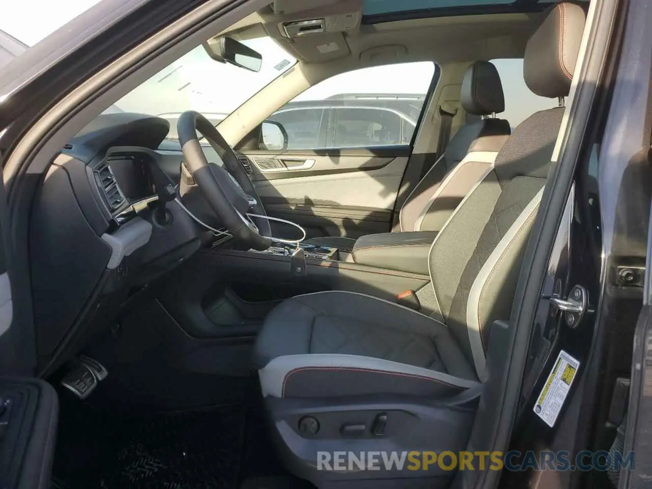 7 Photograph of a damaged car 1V2CR2CA8RC582314 VOLKSWAGEN ATLAS PEAK 2024