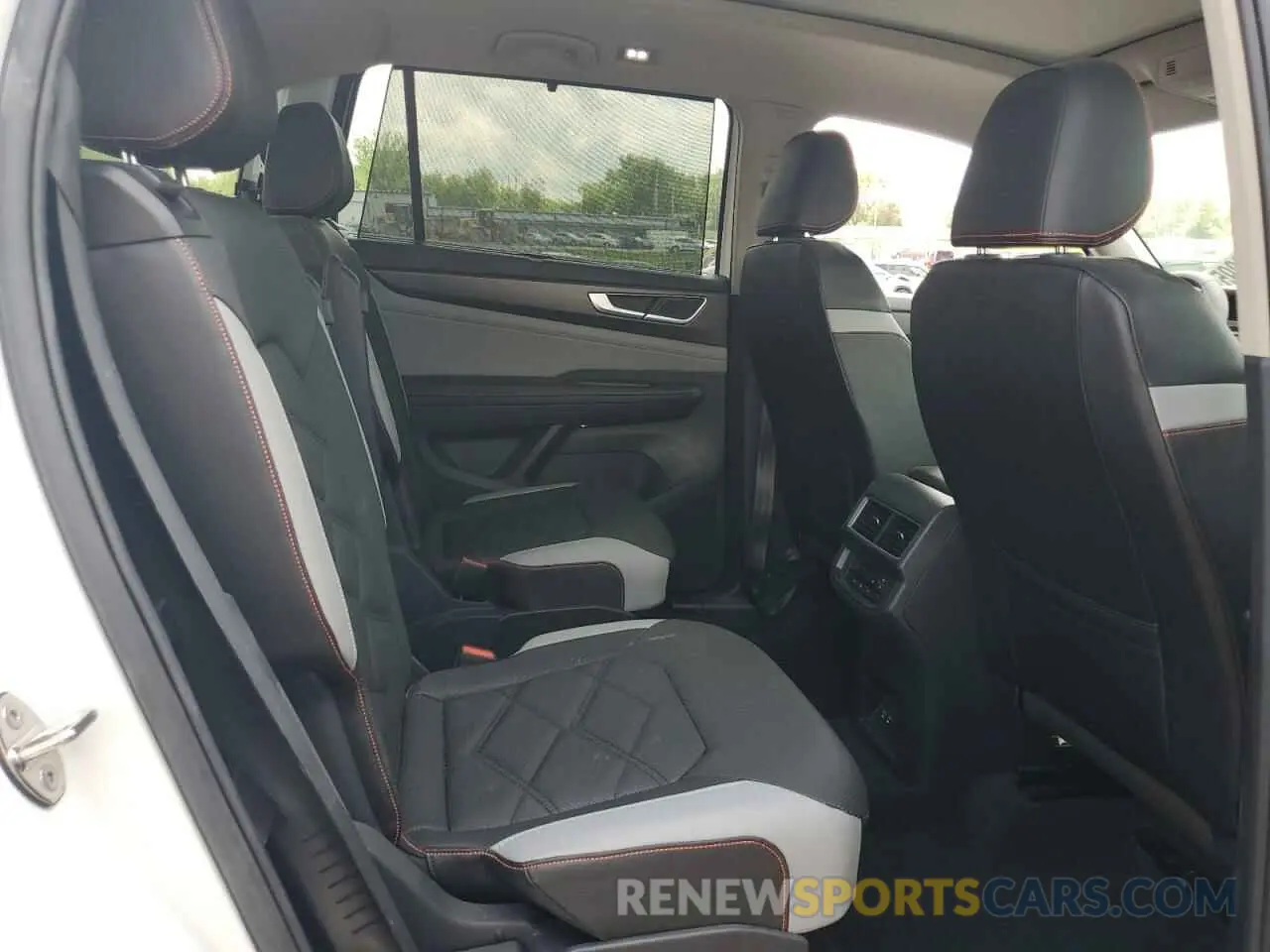 10 Photograph of a damaged car 1V2GR2CA0RC602704 VOLKSWAGEN ATLAS PEAK 2024