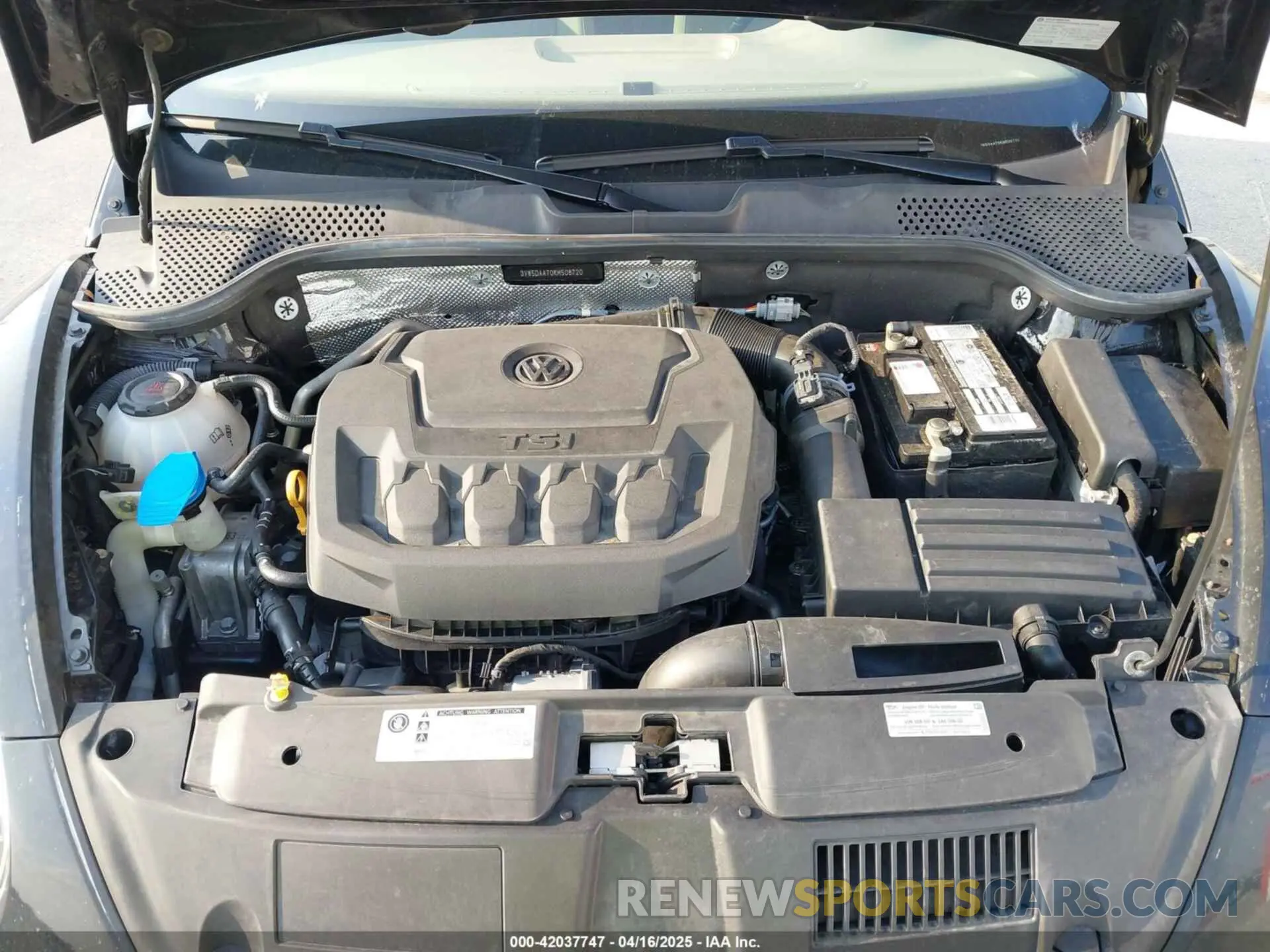 10 Photograph of a damaged car 3VW5DAAT0KM508720 VOLKSWAGEN BEETLE 2019