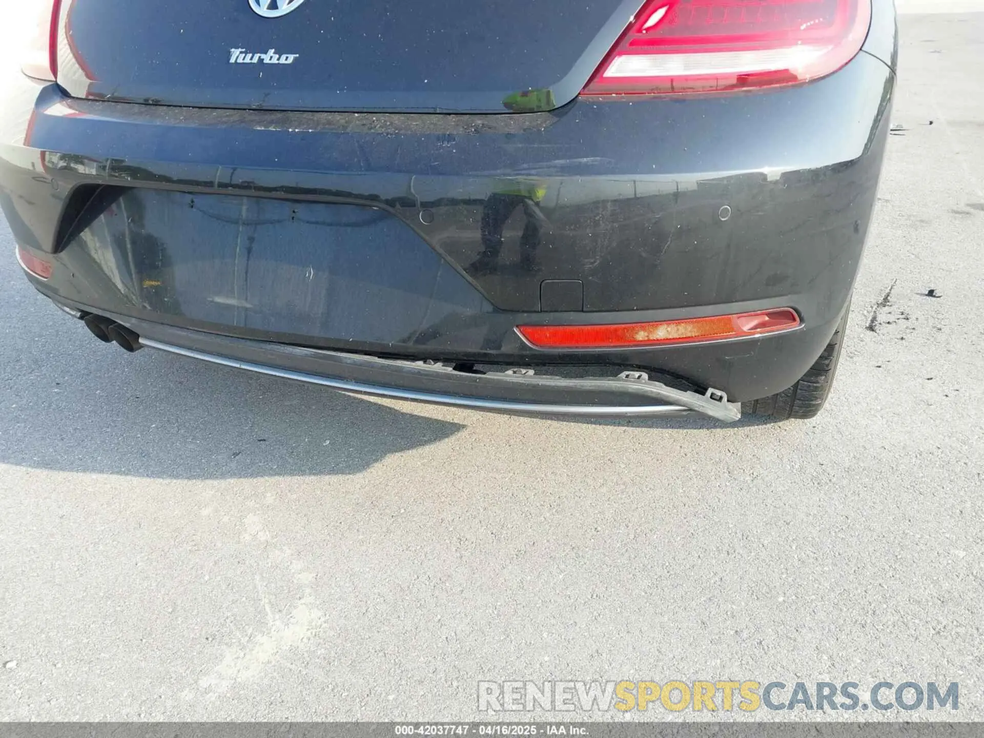 18 Photograph of a damaged car 3VW5DAAT0KM508720 VOLKSWAGEN BEETLE 2019