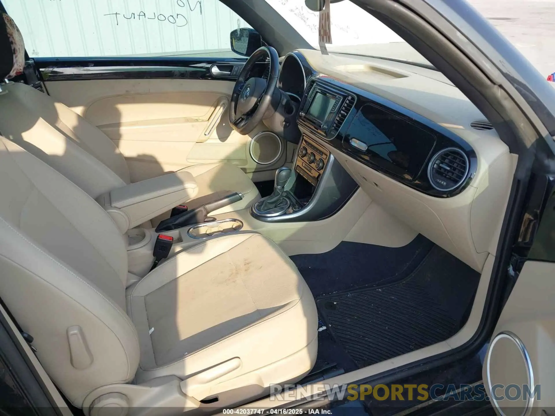 5 Photograph of a damaged car 3VW5DAAT0KM508720 VOLKSWAGEN BEETLE 2019