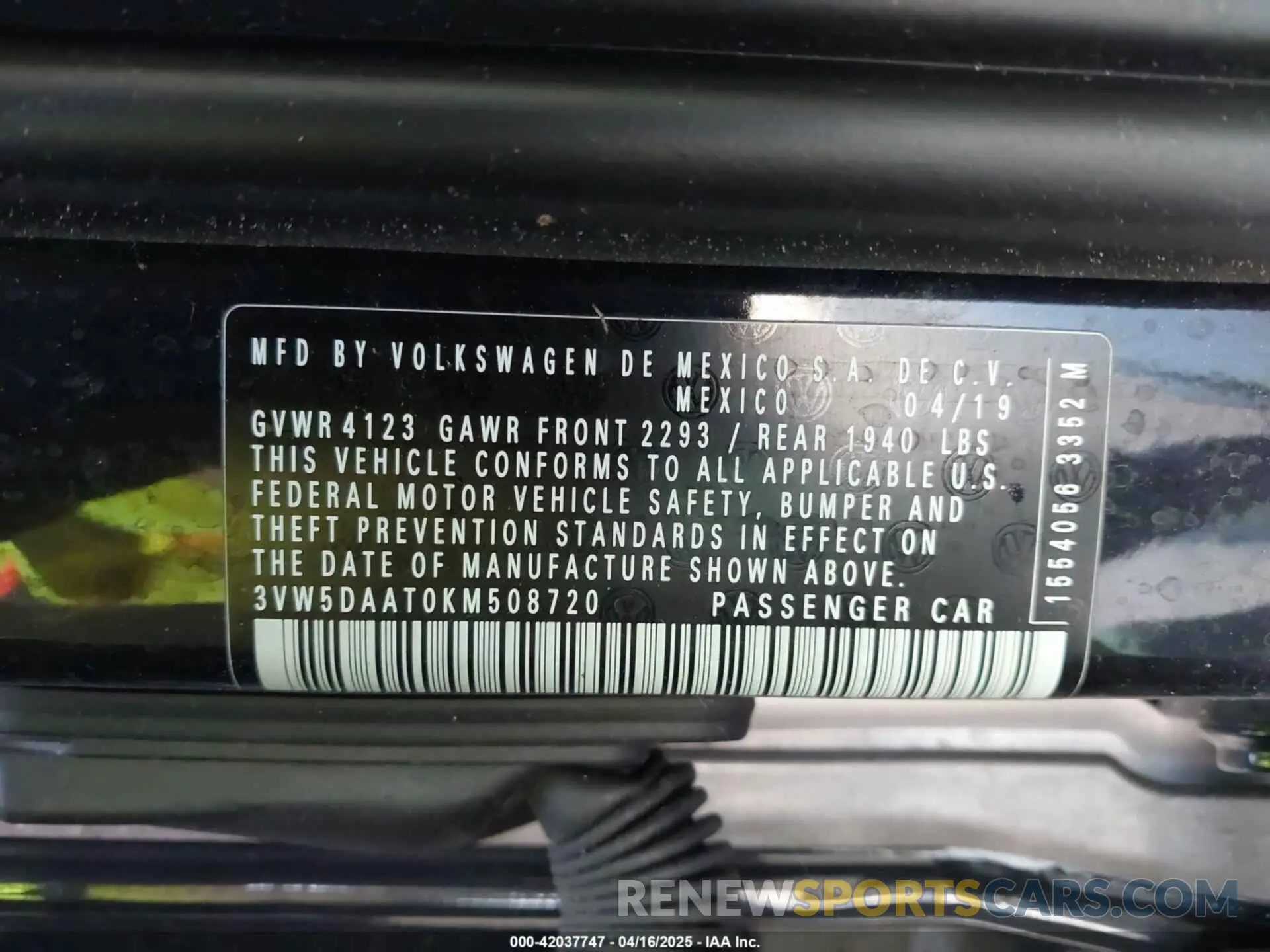 9 Photograph of a damaged car 3VW5DAAT0KM508720 VOLKSWAGEN BEETLE 2019