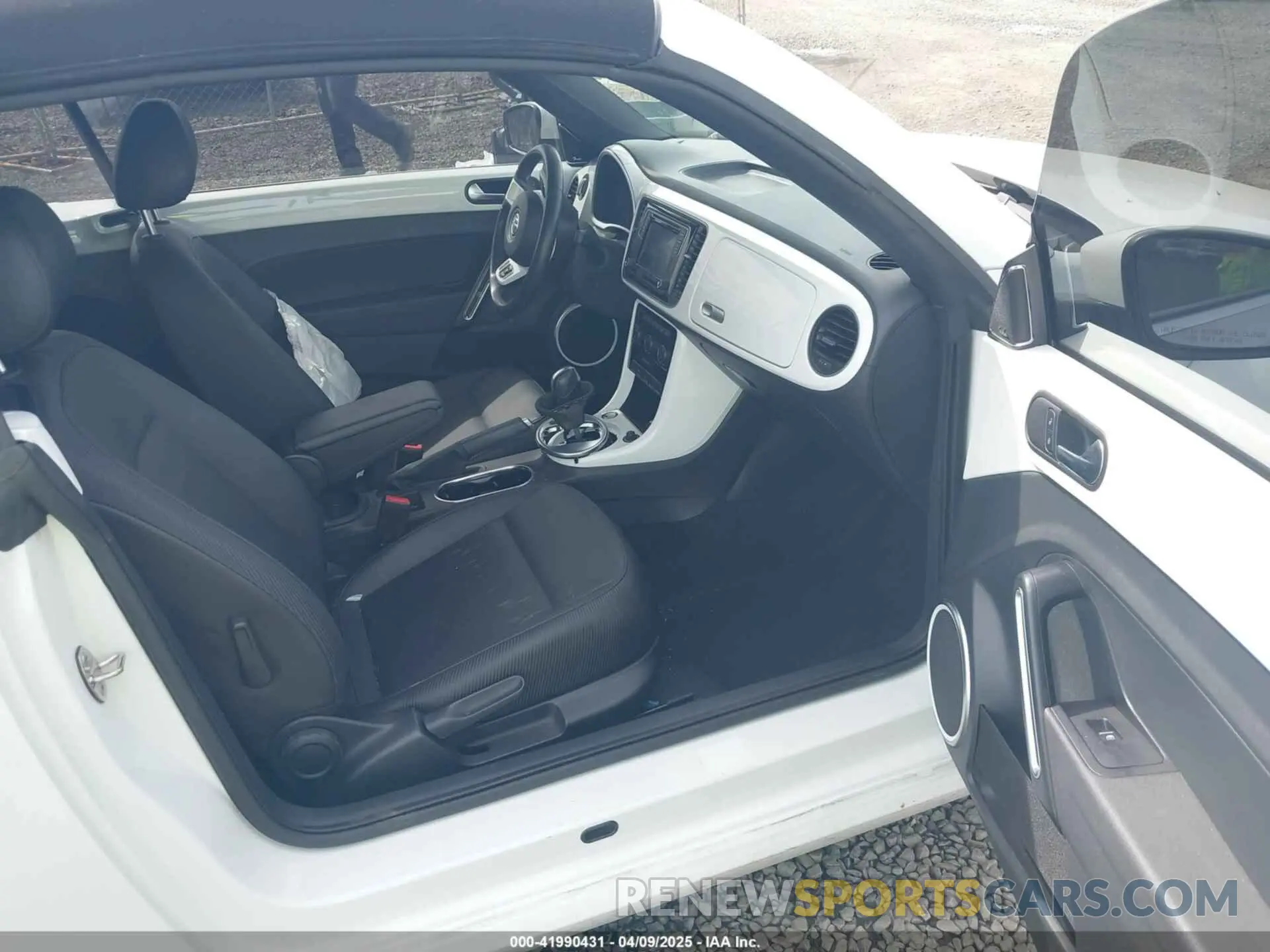 5 Photograph of a damaged car 3VW5DAAT3KM506167 VOLKSWAGEN BEETLE 2019