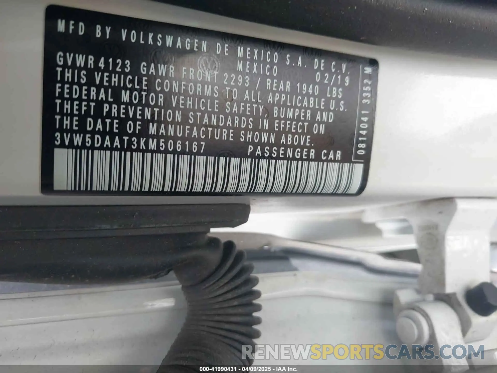 9 Photograph of a damaged car 3VW5DAAT3KM506167 VOLKSWAGEN BEETLE 2019