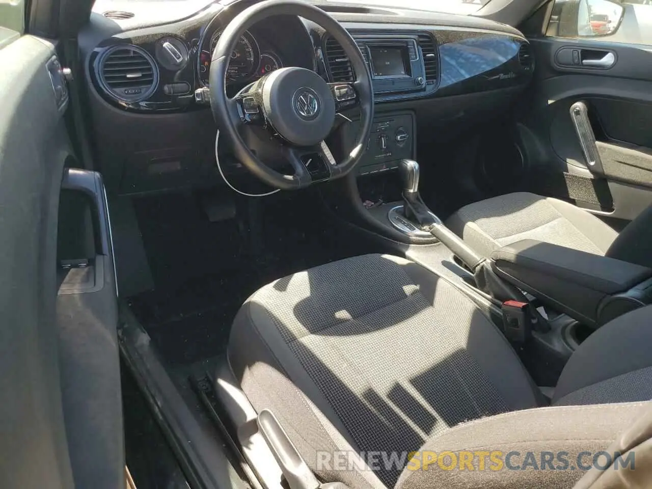 8 Photograph of a damaged car 3VWFD7AT3KM700933 VOLKSWAGEN BEETLE 2019