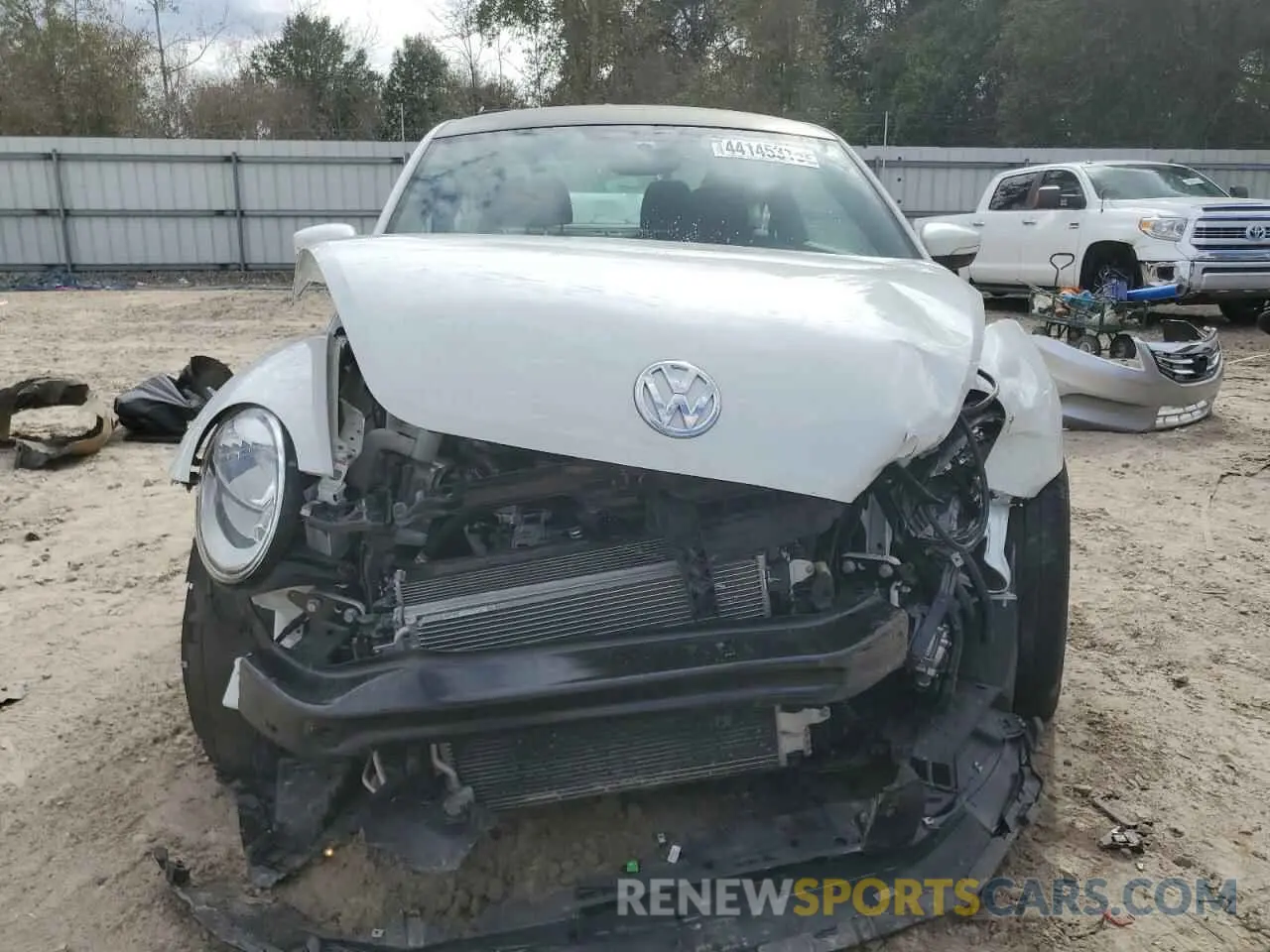 5 Photograph of a damaged car 3VWFD7AT4KM710239 VOLKSWAGEN BEETLE 2019