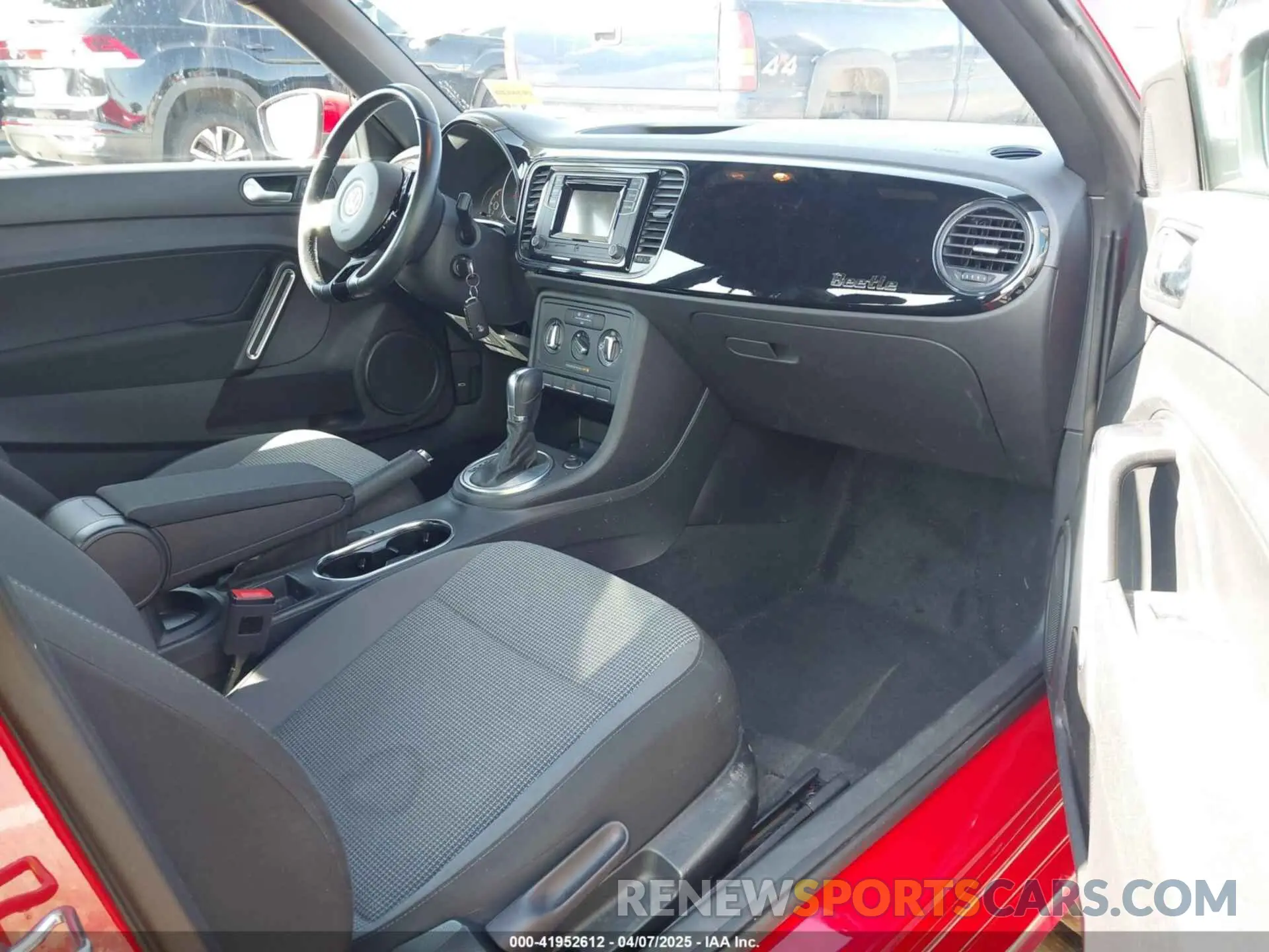 5 Photograph of a damaged car 3VWFD7AT8KM720868 VOLKSWAGEN BEETLE 2019