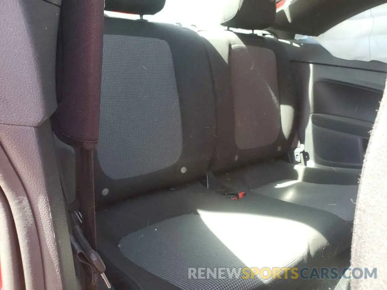 10 Photograph of a damaged car 3VWFD7AT9KM718059 VOLKSWAGEN BEETLE 2019