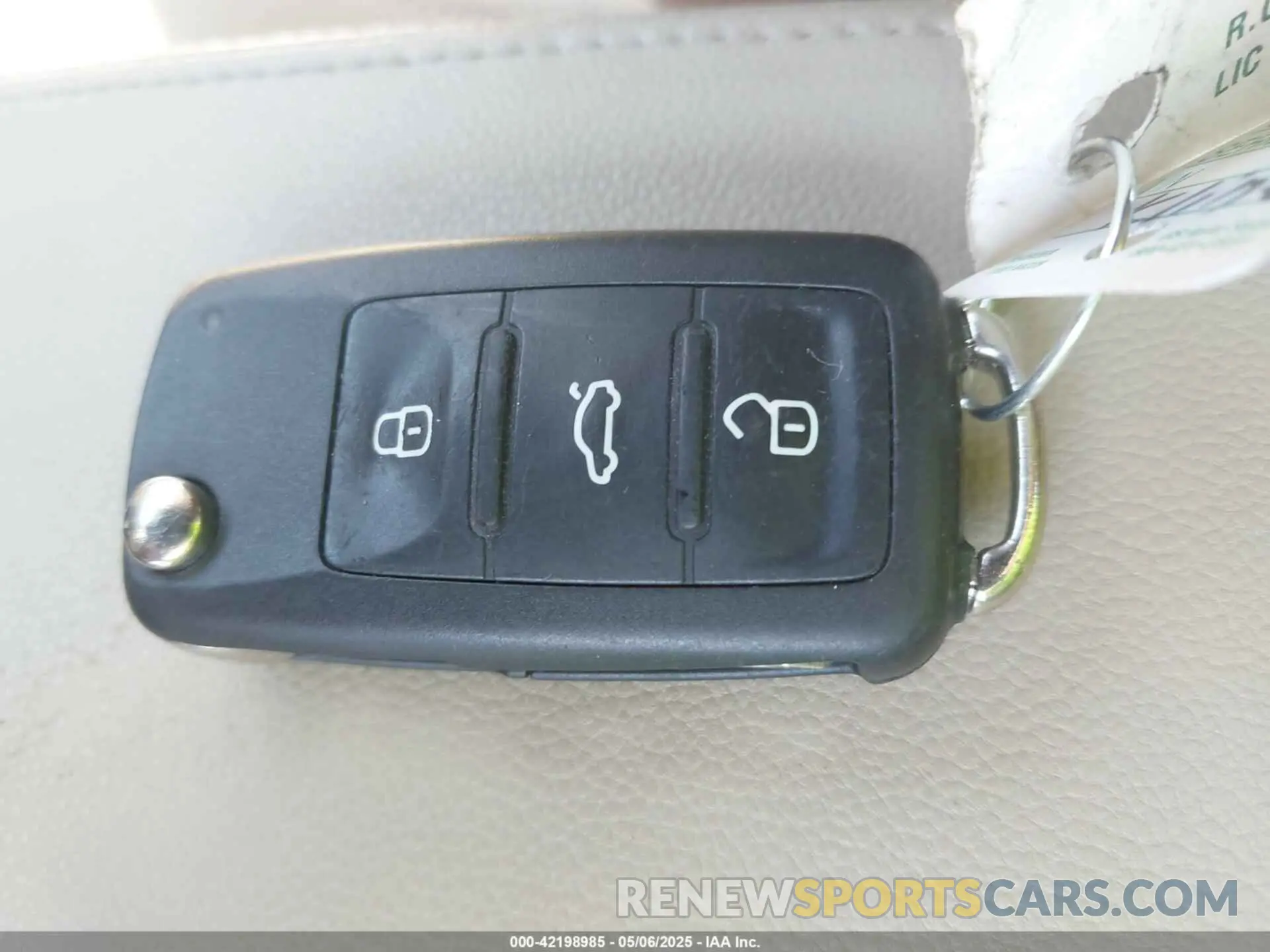 11 Photograph of a damaged car 3VWJD7AT9KM707170 VOLKSWAGEN BEETLE 2019