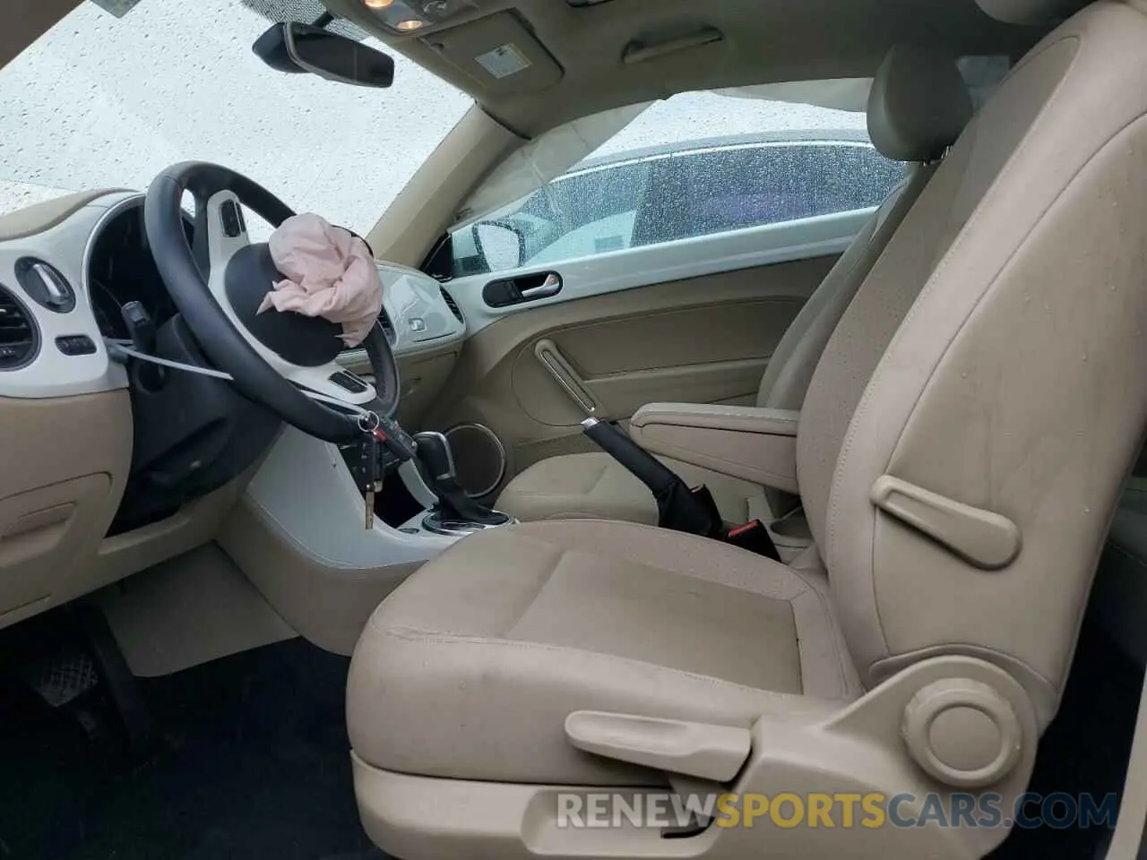 7 Photograph of a damaged car 3VWJD7AT9KM720369 VOLKSWAGEN BEETLE 2019