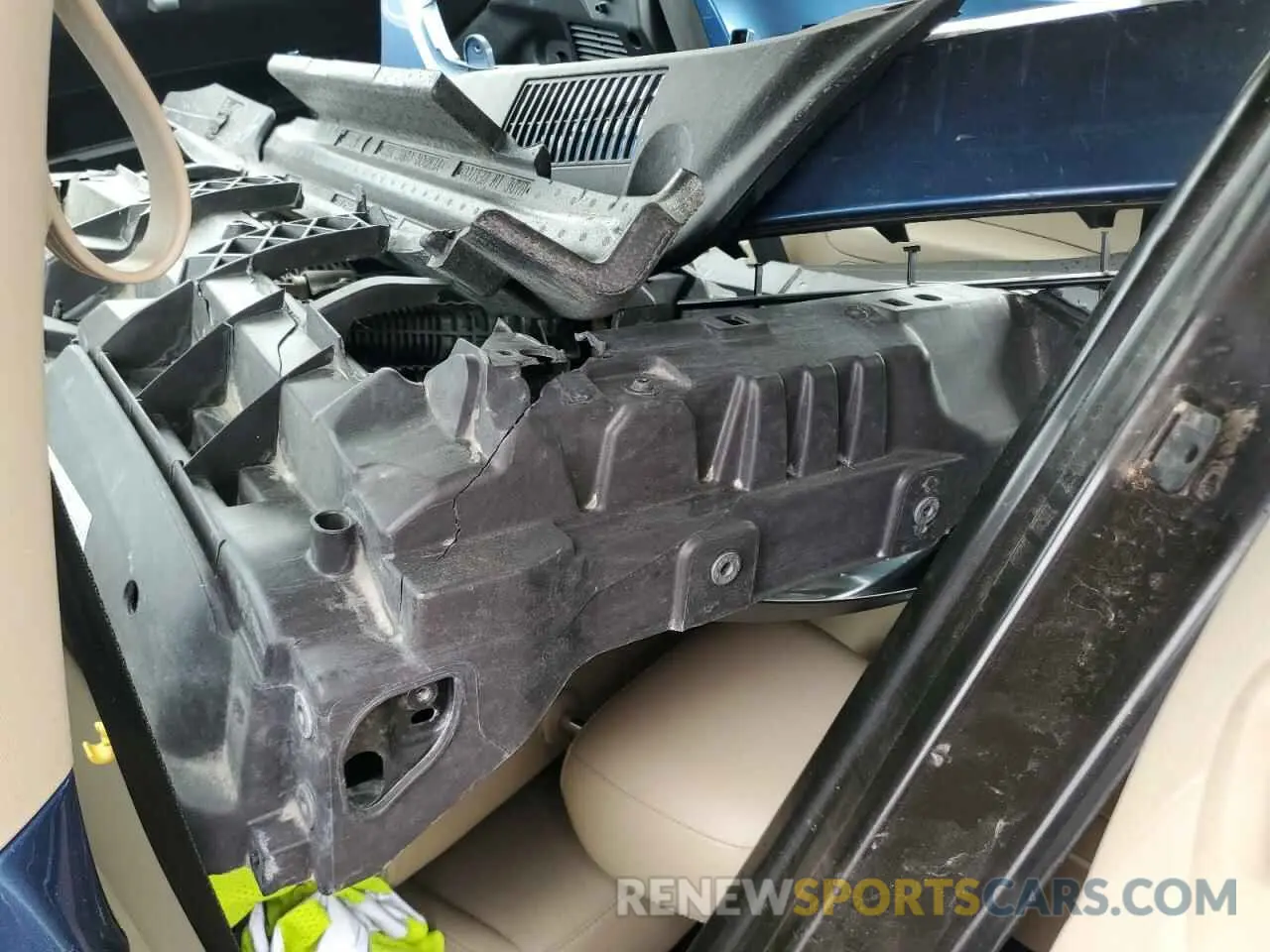 10 Photograph of a damaged car 3VWJD7ATXKM716699 VOLKSWAGEN BEETLE 2019
