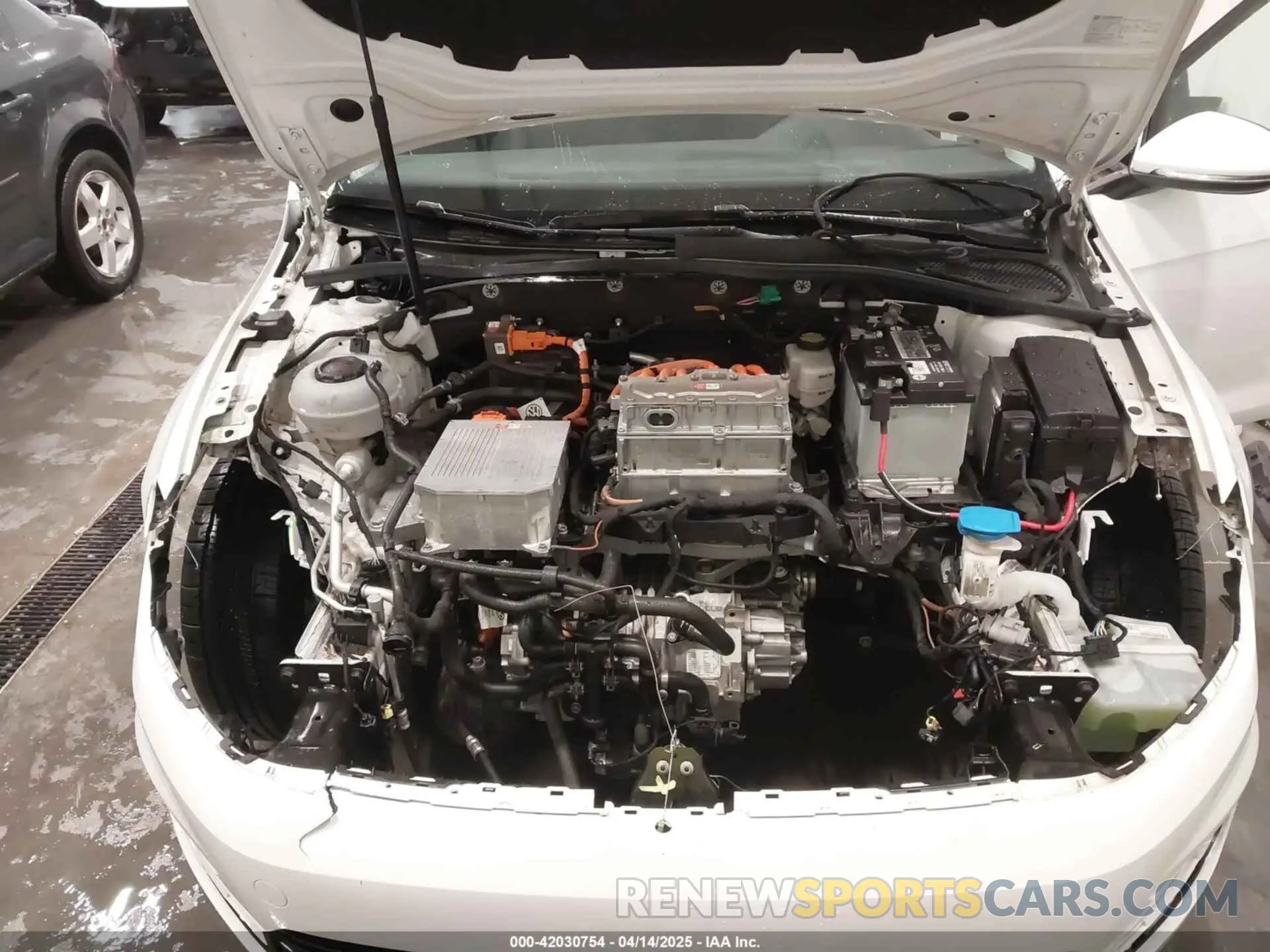 10 Photograph of a damaged car WVWKR7AU2KW907826 VOLKSWAGEN E-GOLF 2019