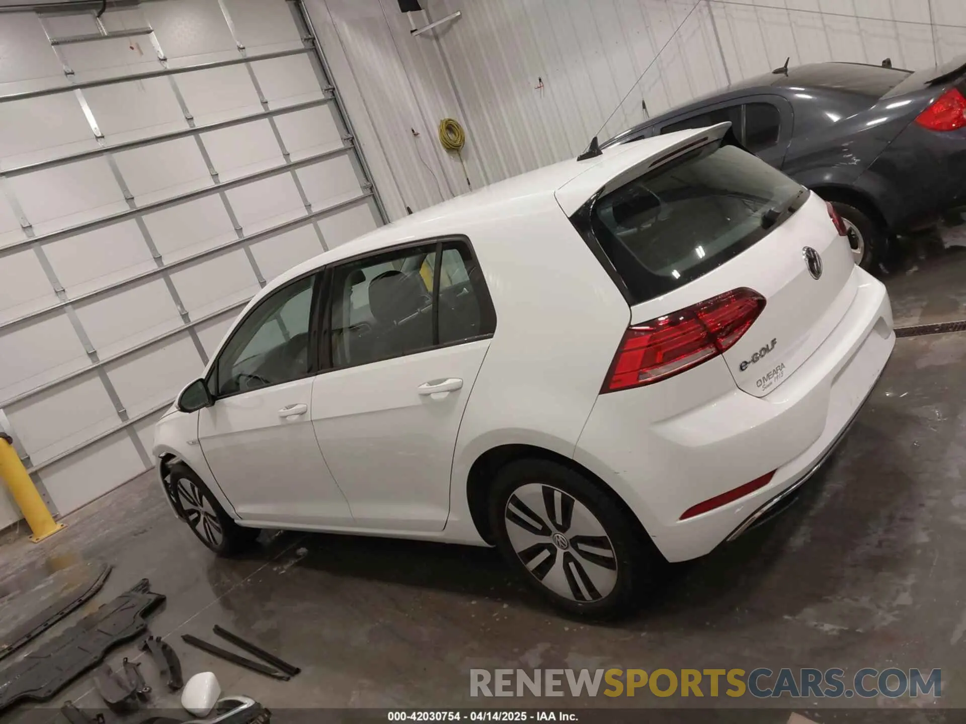 15 Photograph of a damaged car WVWKR7AU2KW907826 VOLKSWAGEN E-GOLF 2019