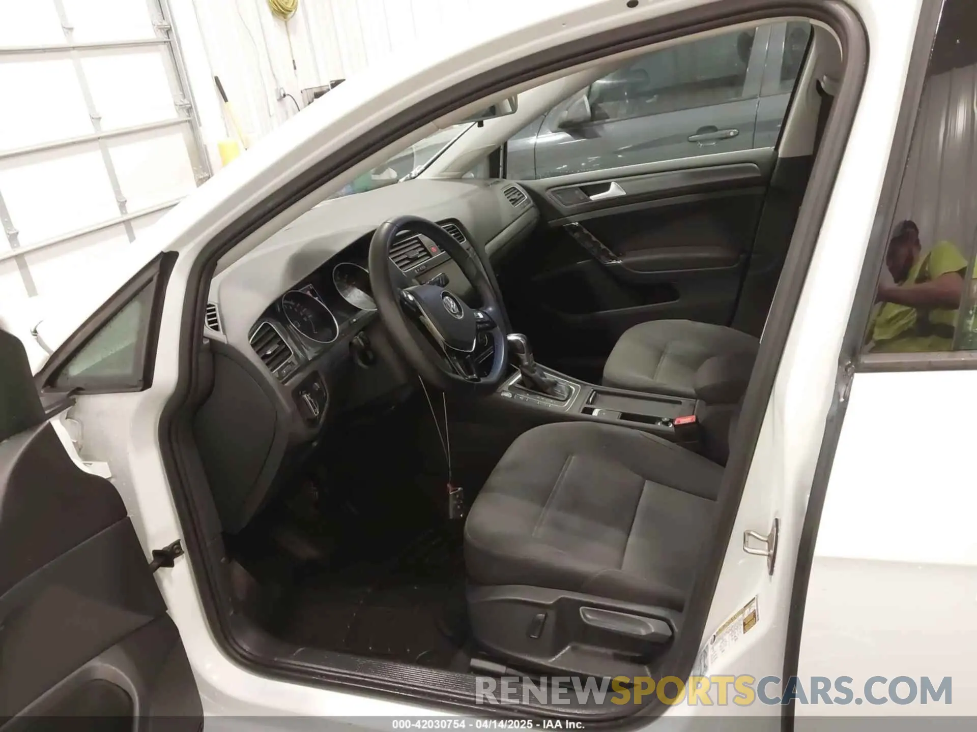 5 Photograph of a damaged car WVWKR7AU2KW907826 VOLKSWAGEN E-GOLF 2019