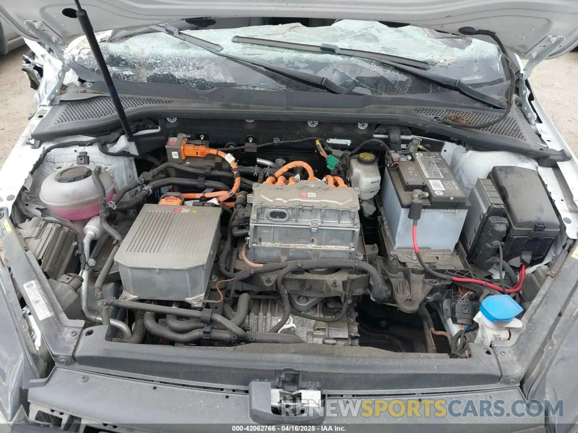10 Photograph of a damaged car WVWKR7AU6KW917873 VOLKSWAGEN E-GOLF 2019