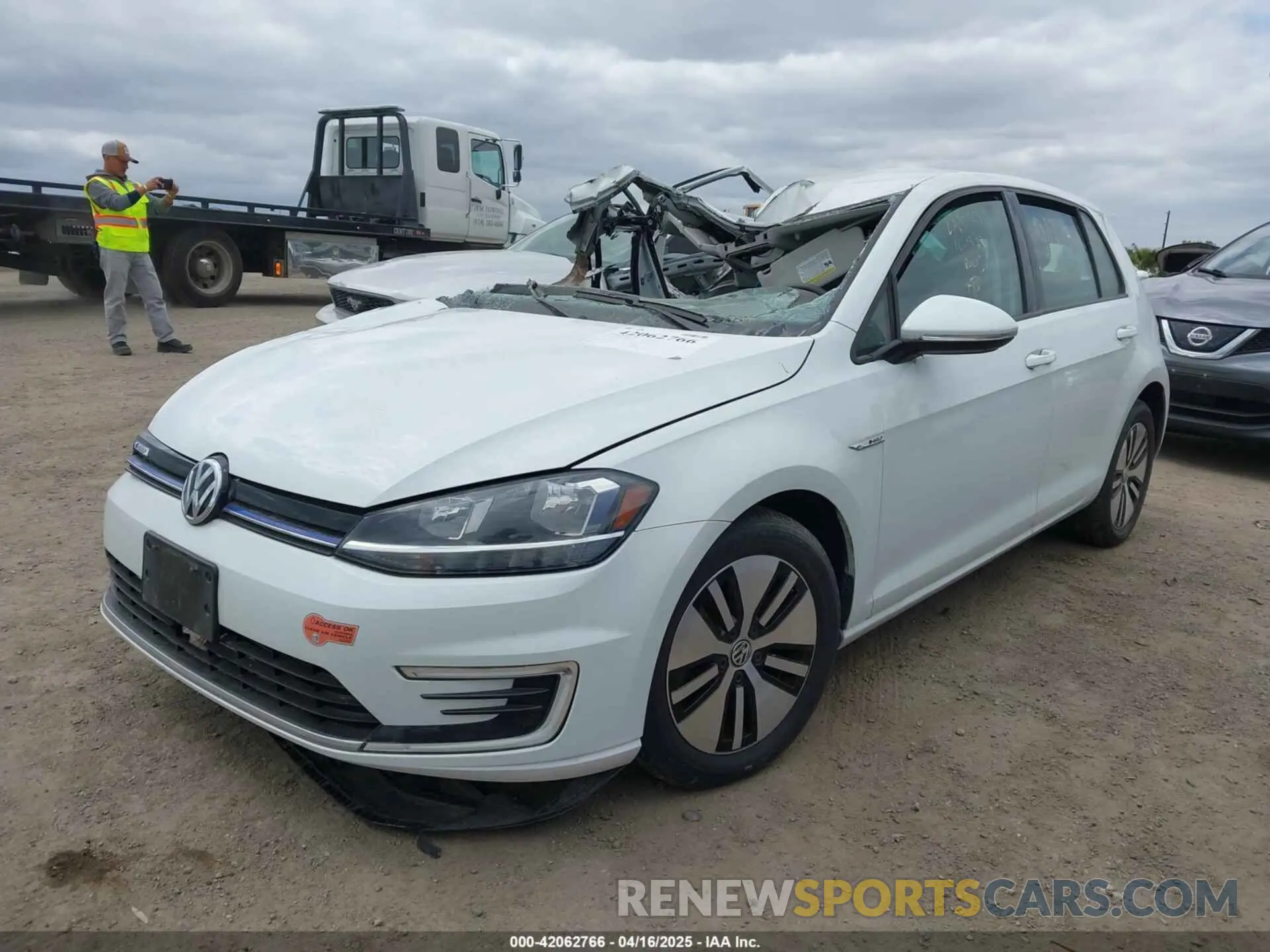 2 Photograph of a damaged car WVWKR7AU6KW917873 VOLKSWAGEN E-GOLF 2019