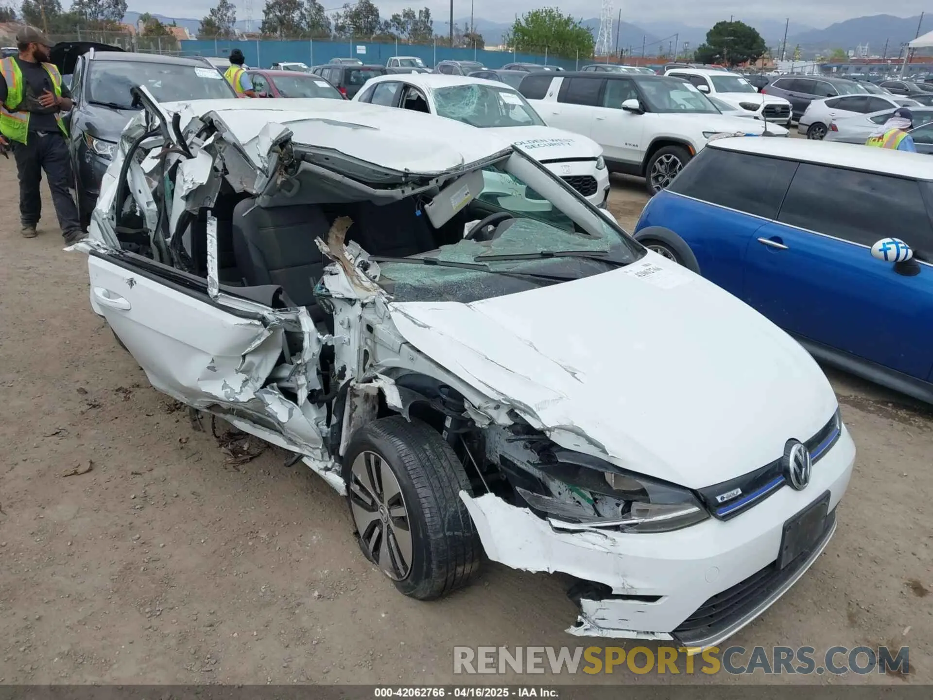 6 Photograph of a damaged car WVWKR7AU6KW917873 VOLKSWAGEN E-GOLF 2019