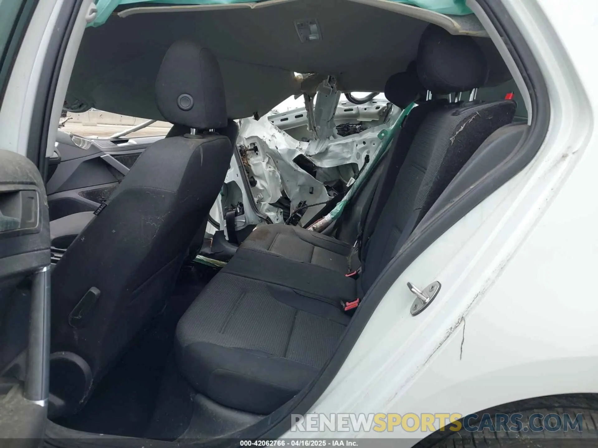 8 Photograph of a damaged car WVWKR7AU6KW917873 VOLKSWAGEN E-GOLF 2019