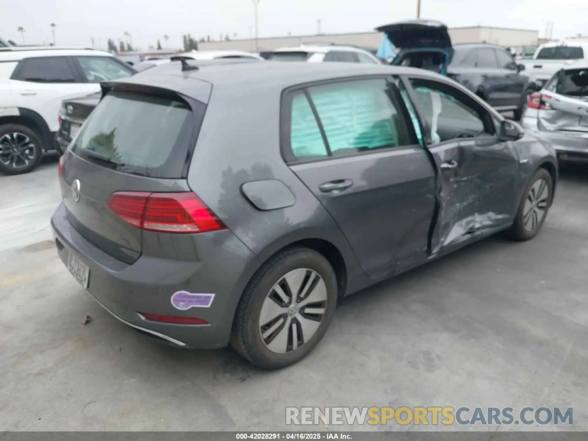 4 Photograph of a damaged car WVWPR7AU0KW911072 VOLKSWAGEN E-GOLF 2019