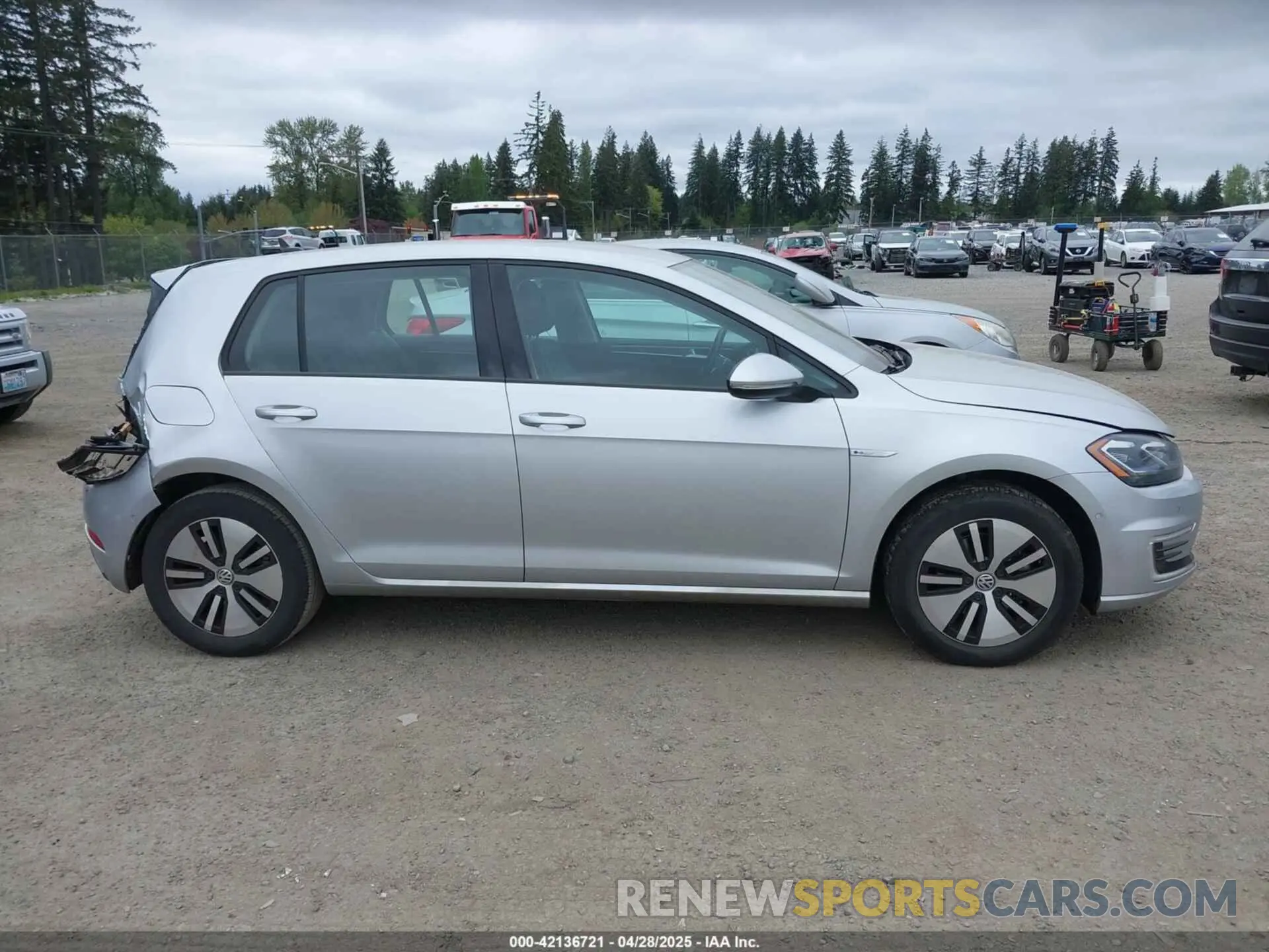 13 Photograph of a damaged car WVWPR7AU3KW908778 VOLKSWAGEN E-GOLF 2019
