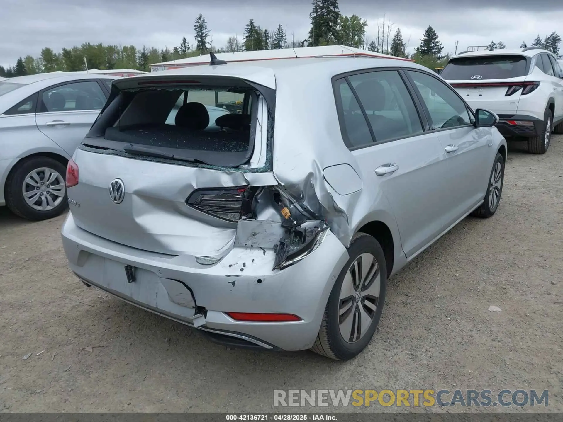 4 Photograph of a damaged car WVWPR7AU3KW908778 VOLKSWAGEN E-GOLF 2019