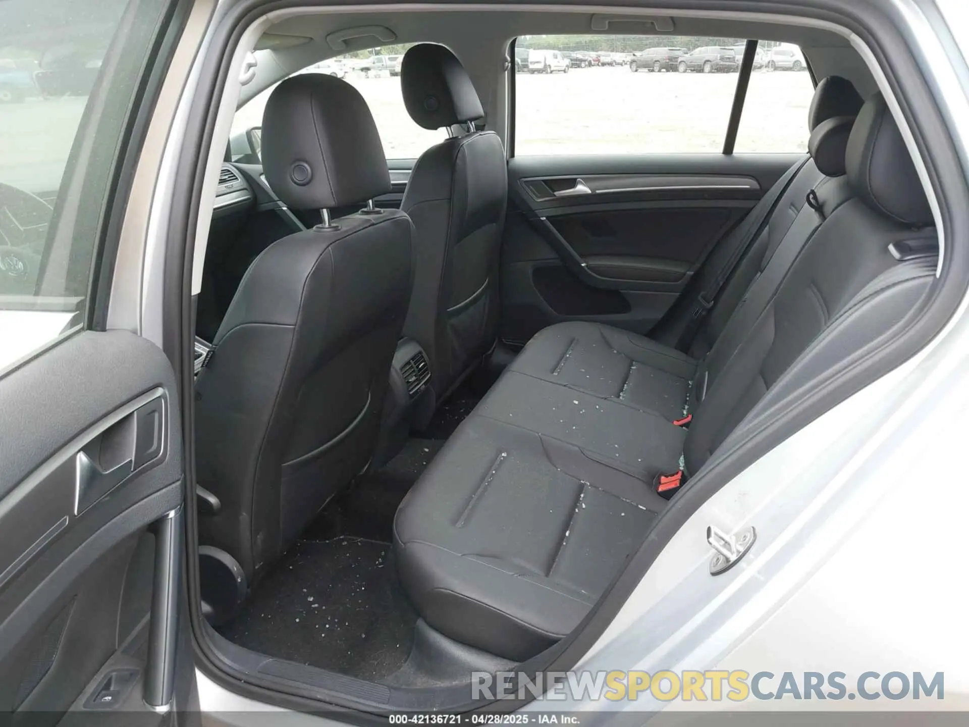 8 Photograph of a damaged car WVWPR7AU3KW908778 VOLKSWAGEN E-GOLF 2019