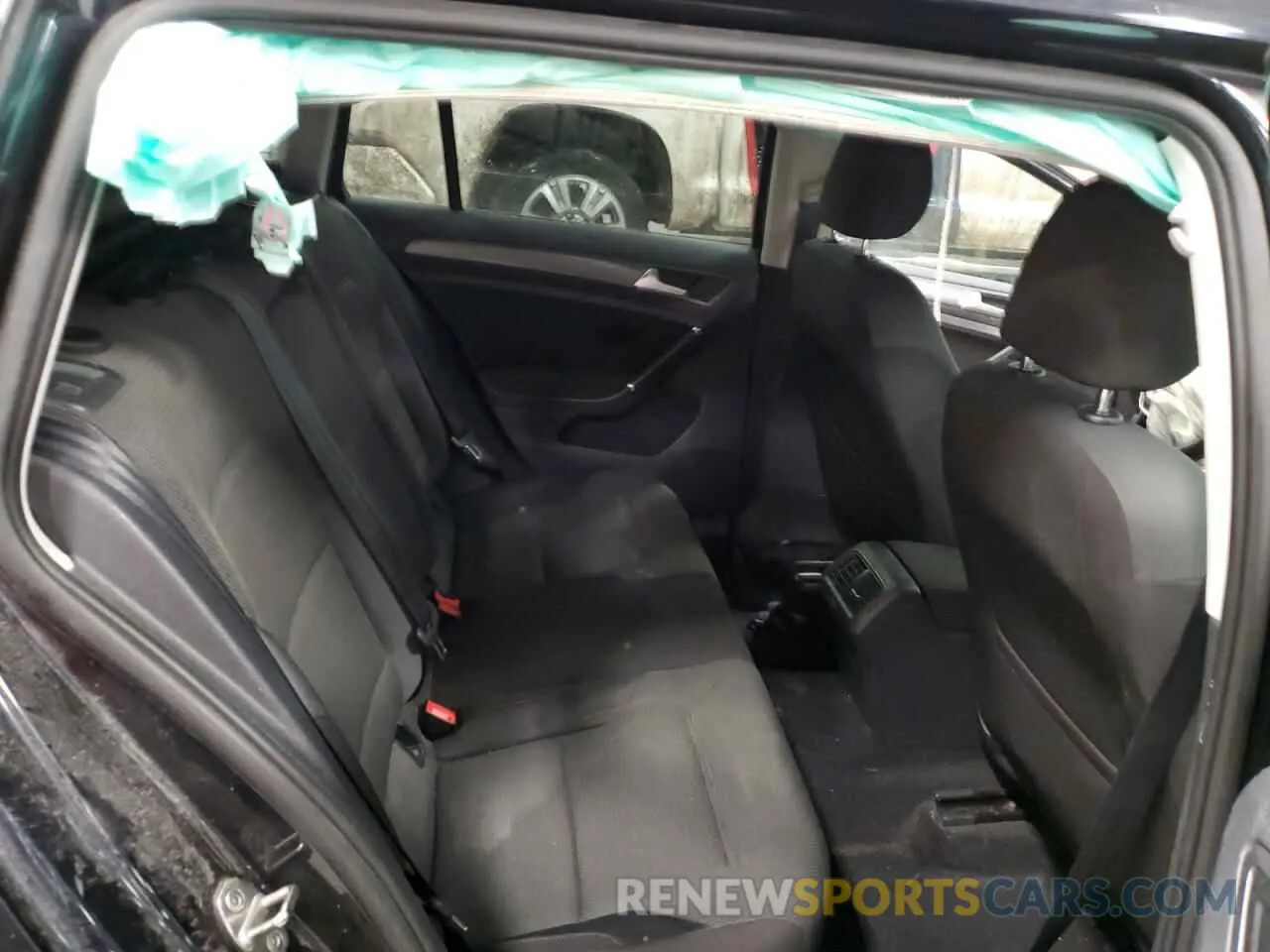 10 Photograph of a damaged car 3VW217AU7KM505546 VOLKSWAGEN GOLF 2019