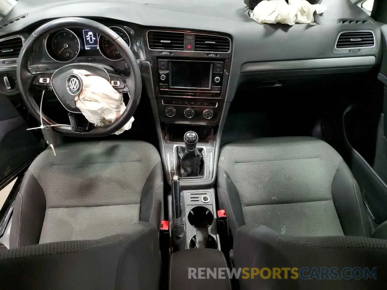 8 Photograph of a damaged car 3VW217AU7KM505546 VOLKSWAGEN GOLF 2019