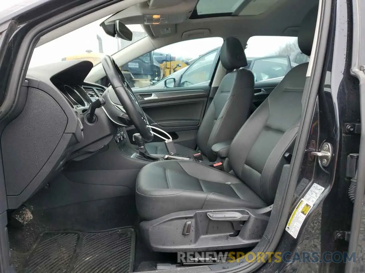 7 Photograph of a damaged car 3VWG57AU0KM012821 VOLKSWAGEN GOLF 2019